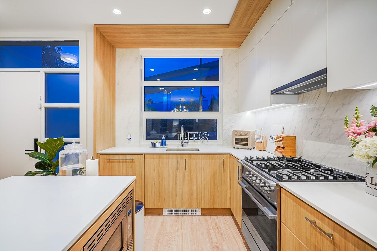 1204 6085 IRMIN STREET Unit: 1204