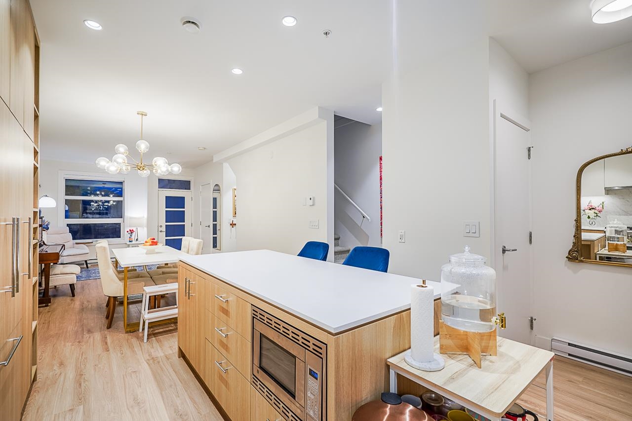 1204 6085 IRMIN STREET Unit: 1204