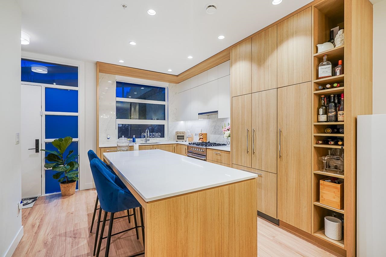 1204 6085 IRMIN STREET Unit: 1204