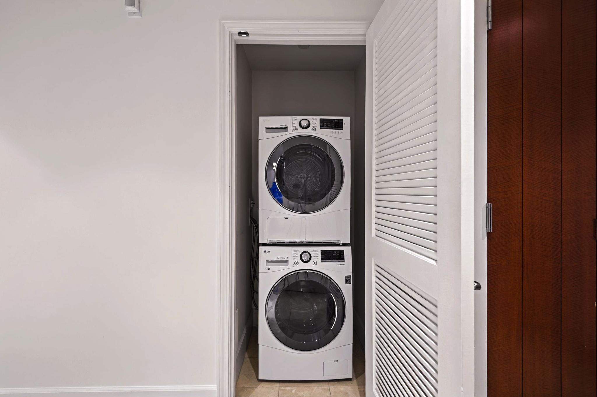 1503 323 JERVIS STREET Unit: 1503