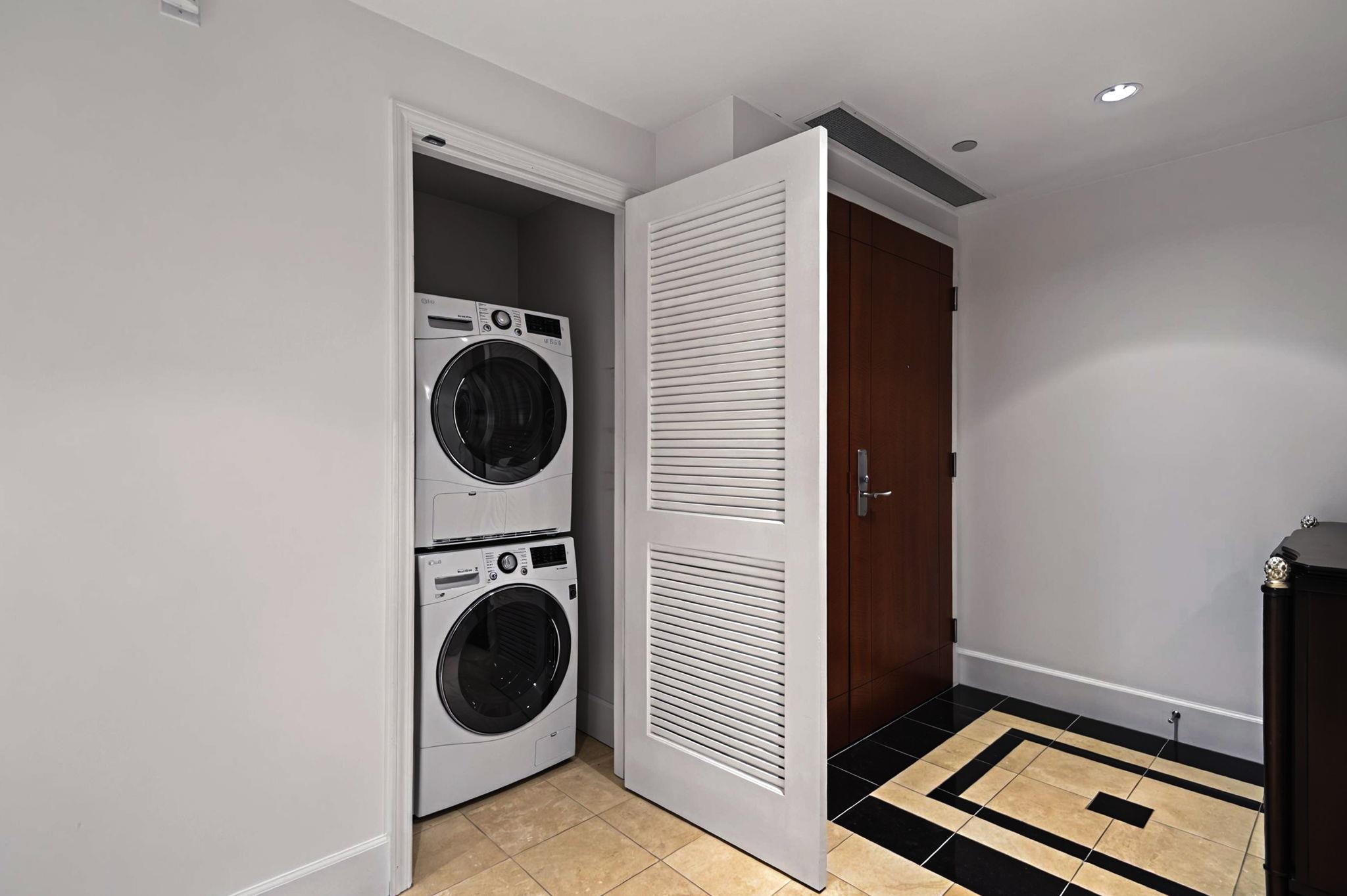 1503 323 JERVIS STREET Unit: 1503