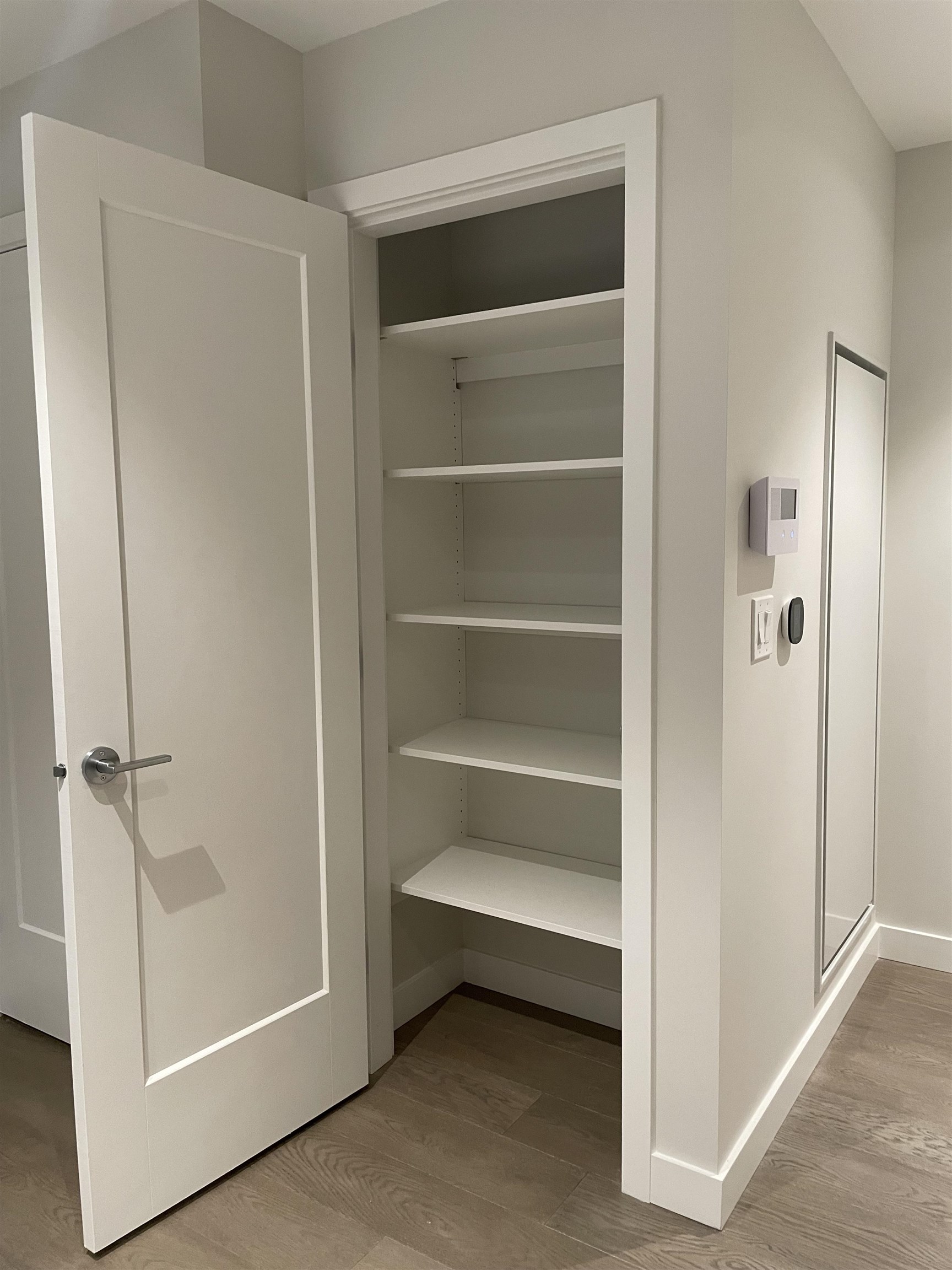 107 5608 BERTON AVENUE Unit: 107