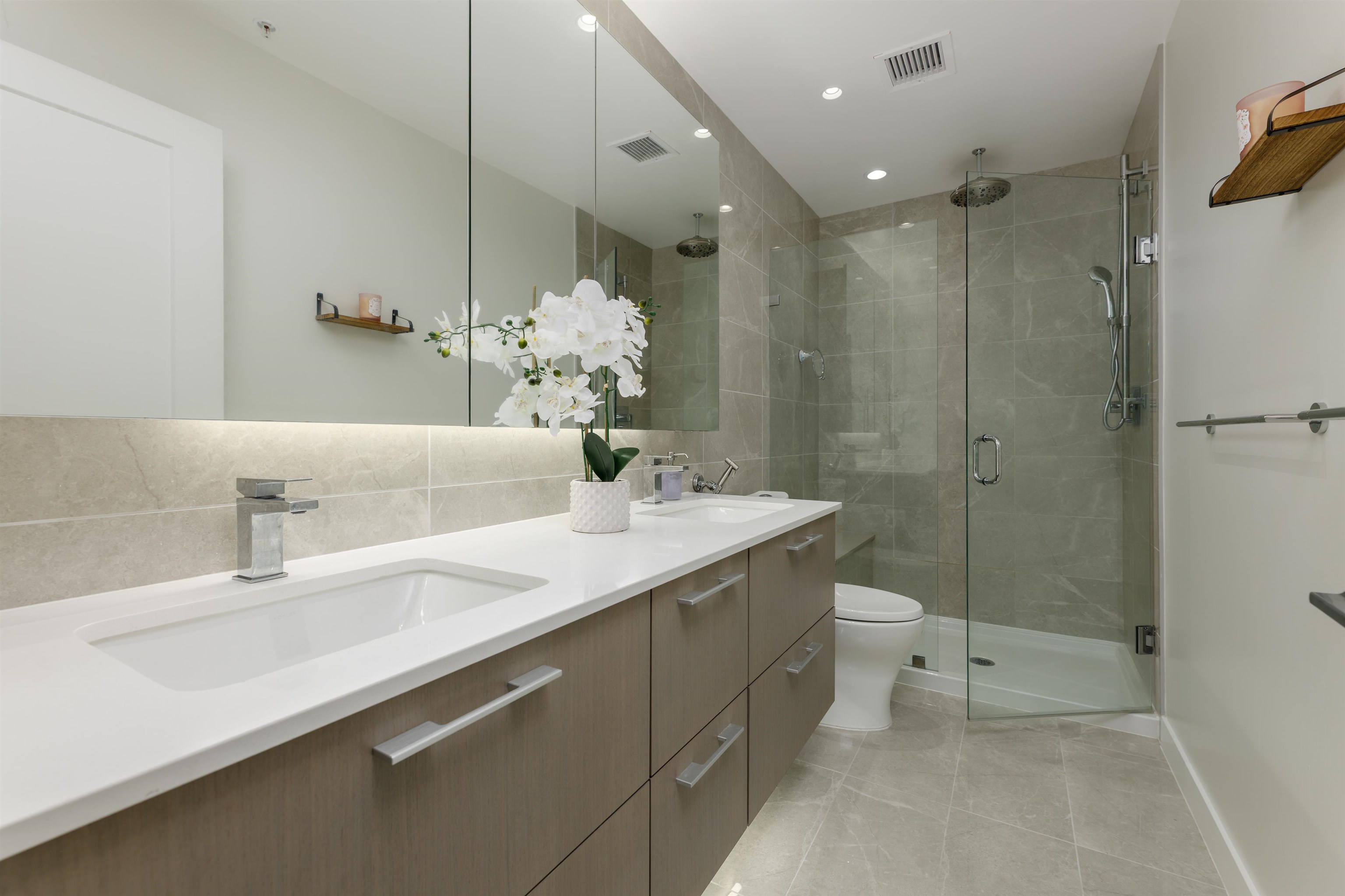 107 5608 BERTON AVENUE Unit: 107