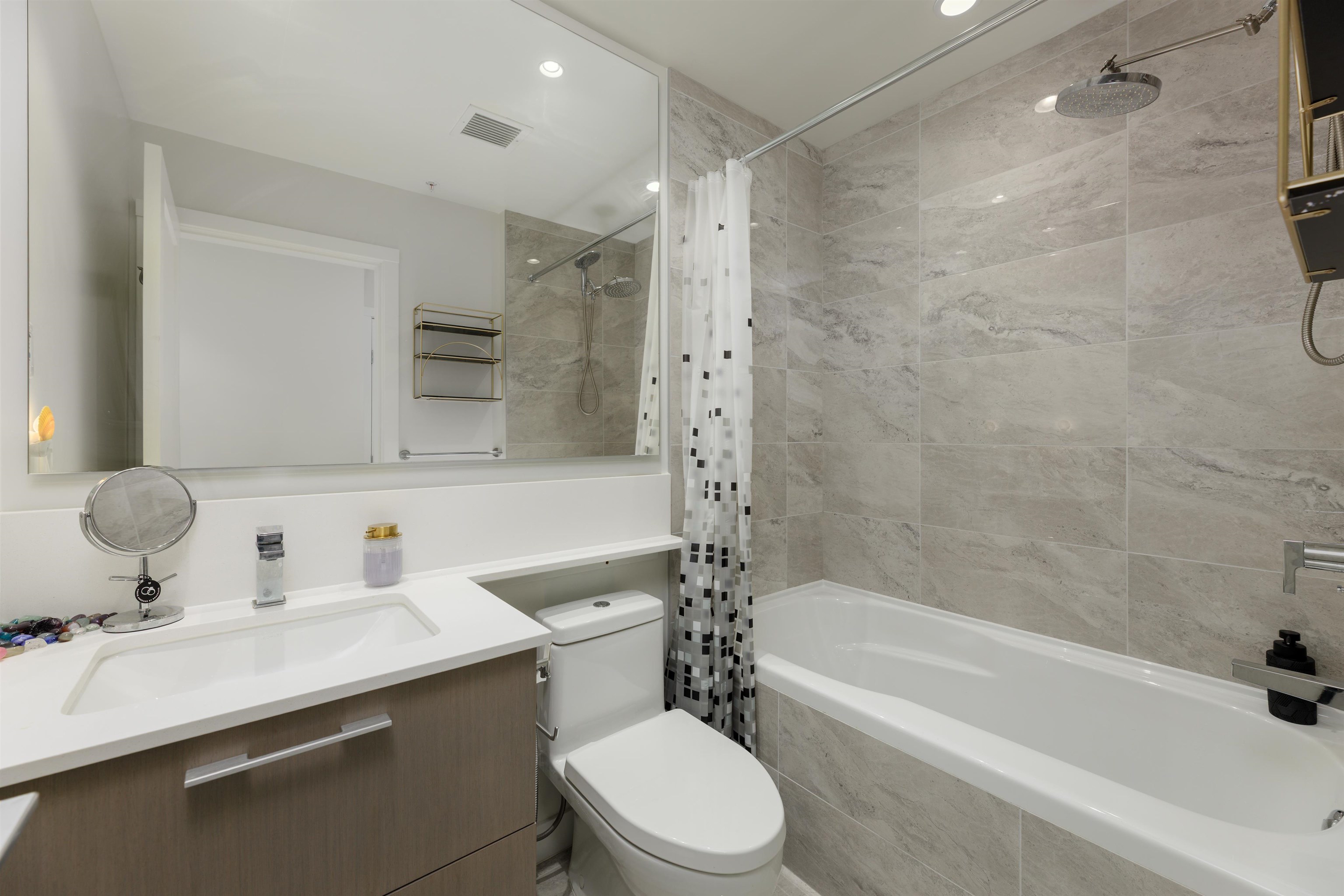 107 5608 BERTON AVENUE Unit: 107