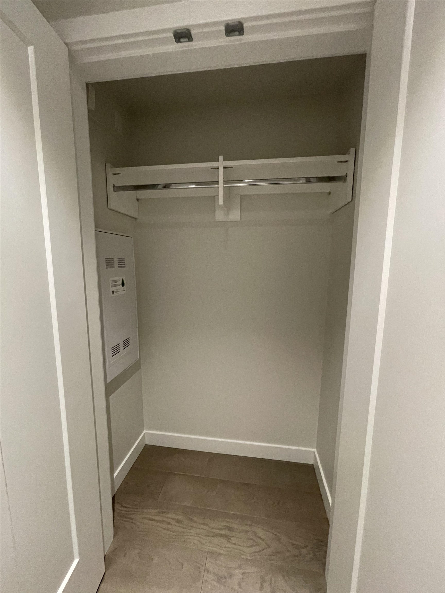 107 5608 BERTON AVENUE Unit: 107