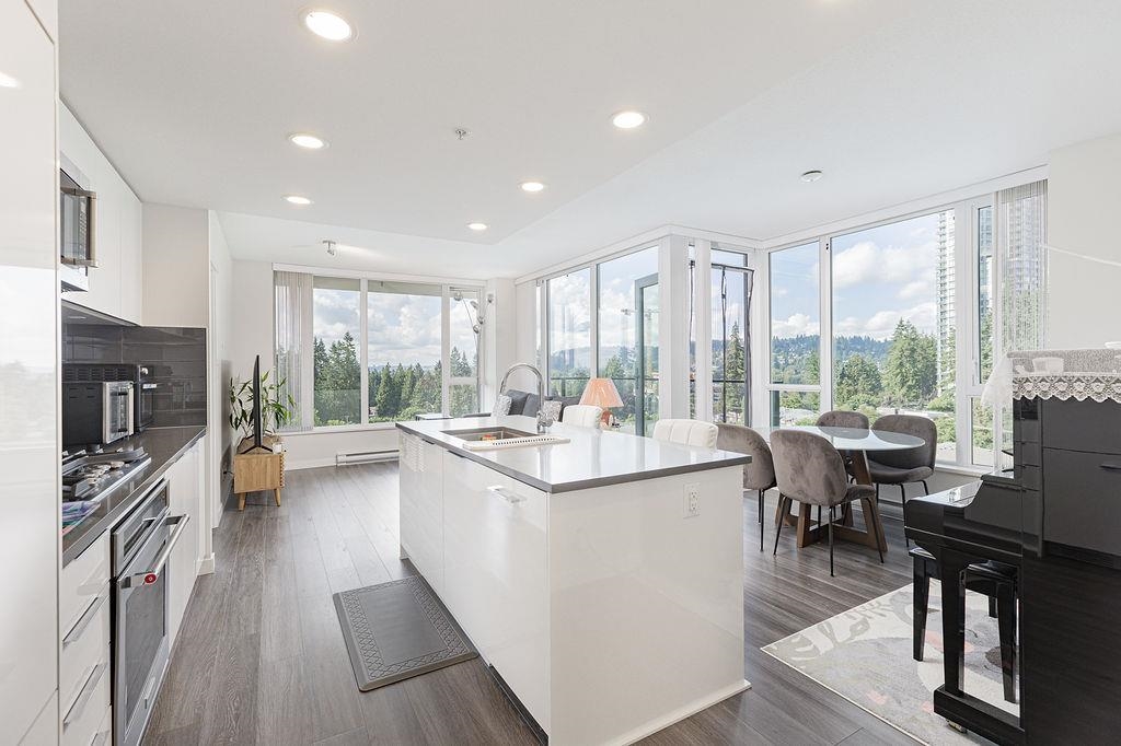 803 3100 WINDSOR GATE Unit: 803