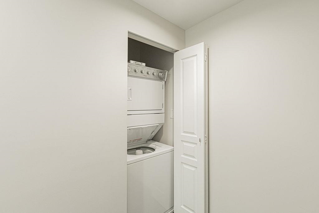 803 3100 WINDSOR GATE Unit: 803