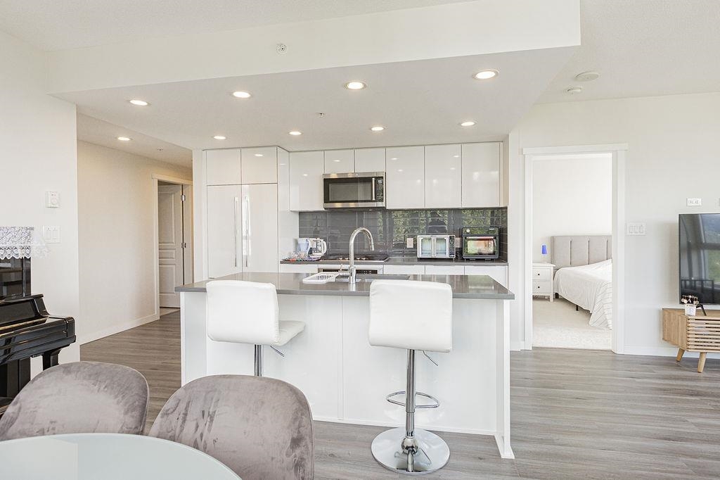 803 3100 WINDSOR GATE Unit: 803