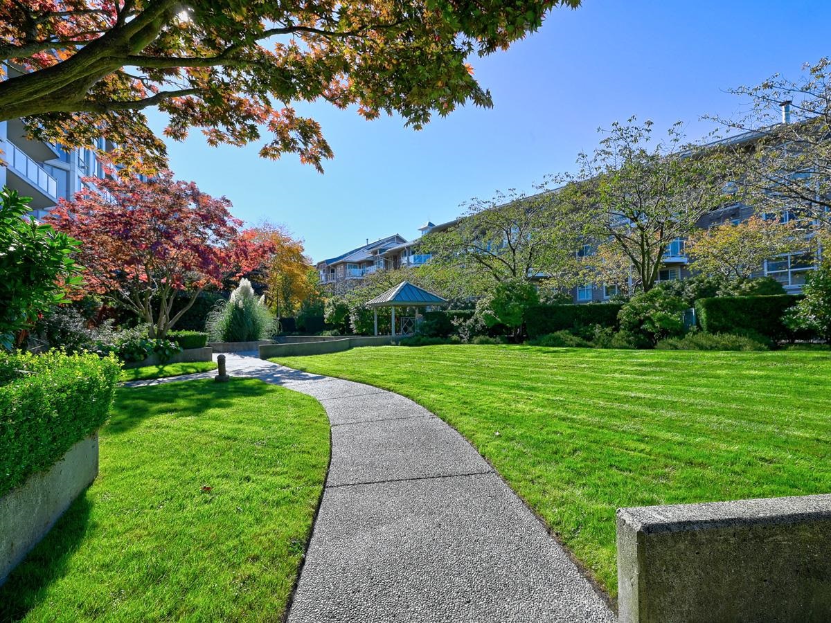 201 5860 DOVER CRESCENT Unit: 201