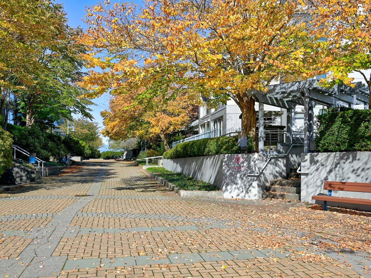 201 5860 DOVER CRESCENT Unit: 201