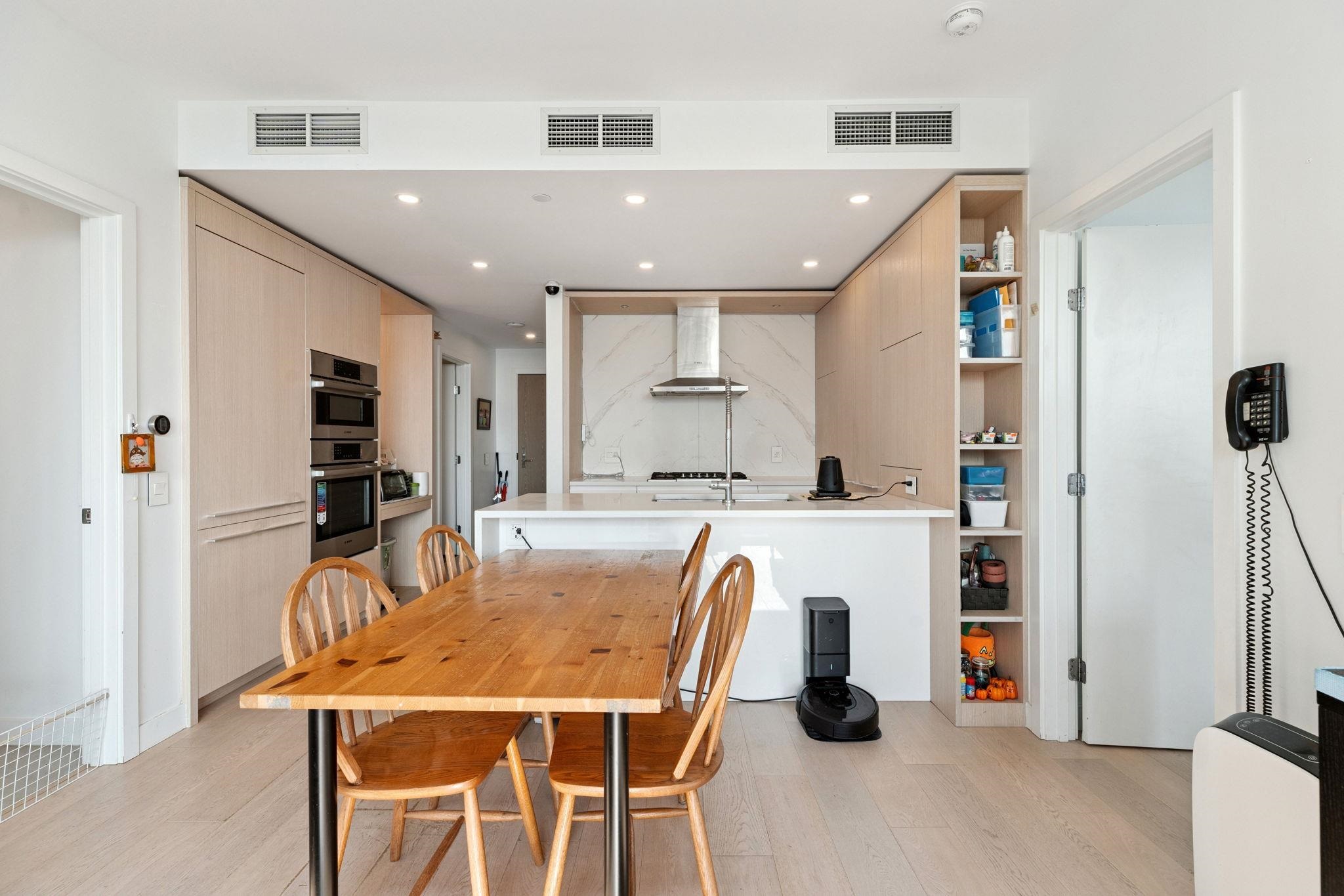 901 15165 THRIFT AVENUE Unit: 901