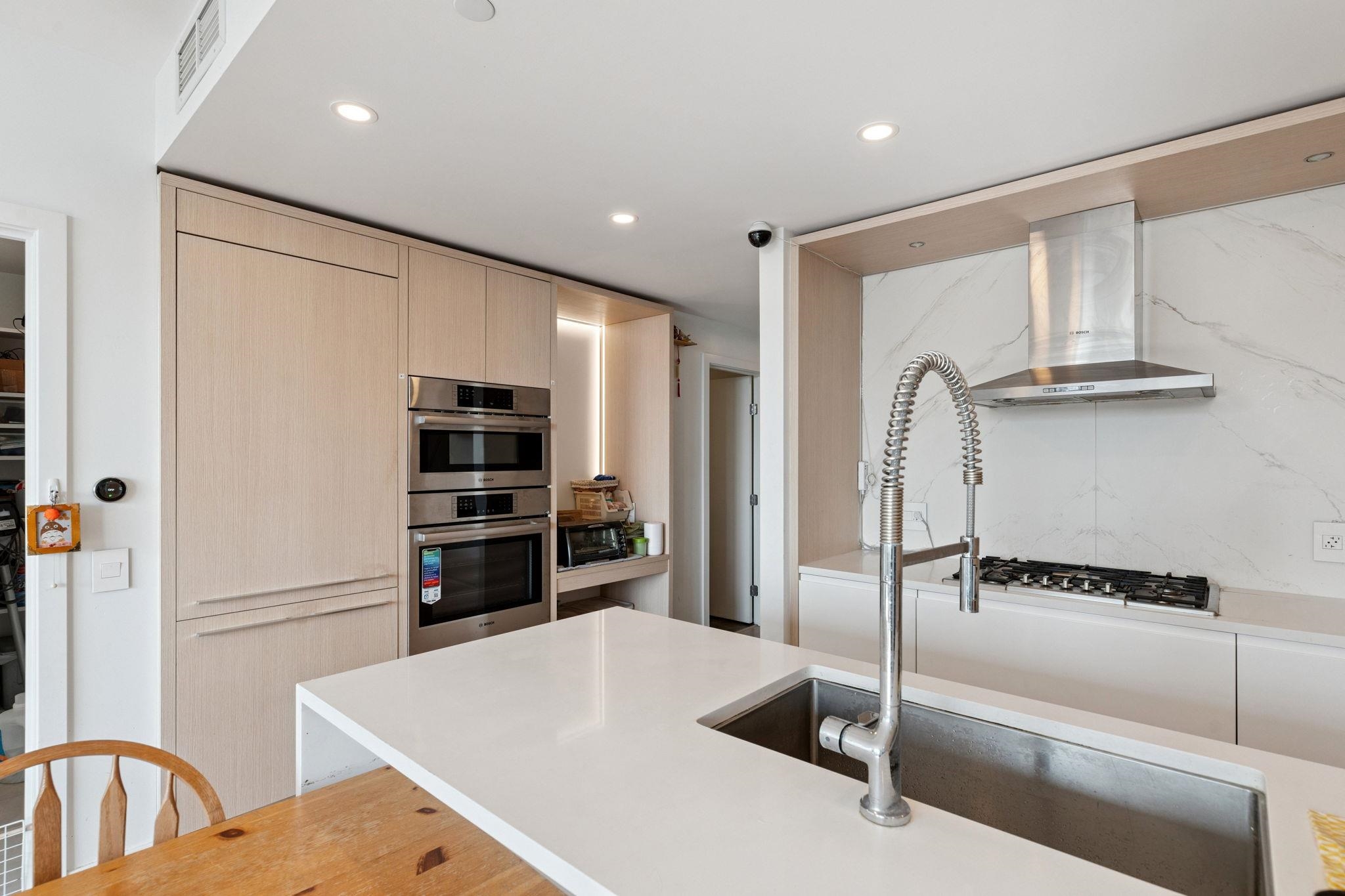 901 15165 THRIFT AVENUE Unit: 901