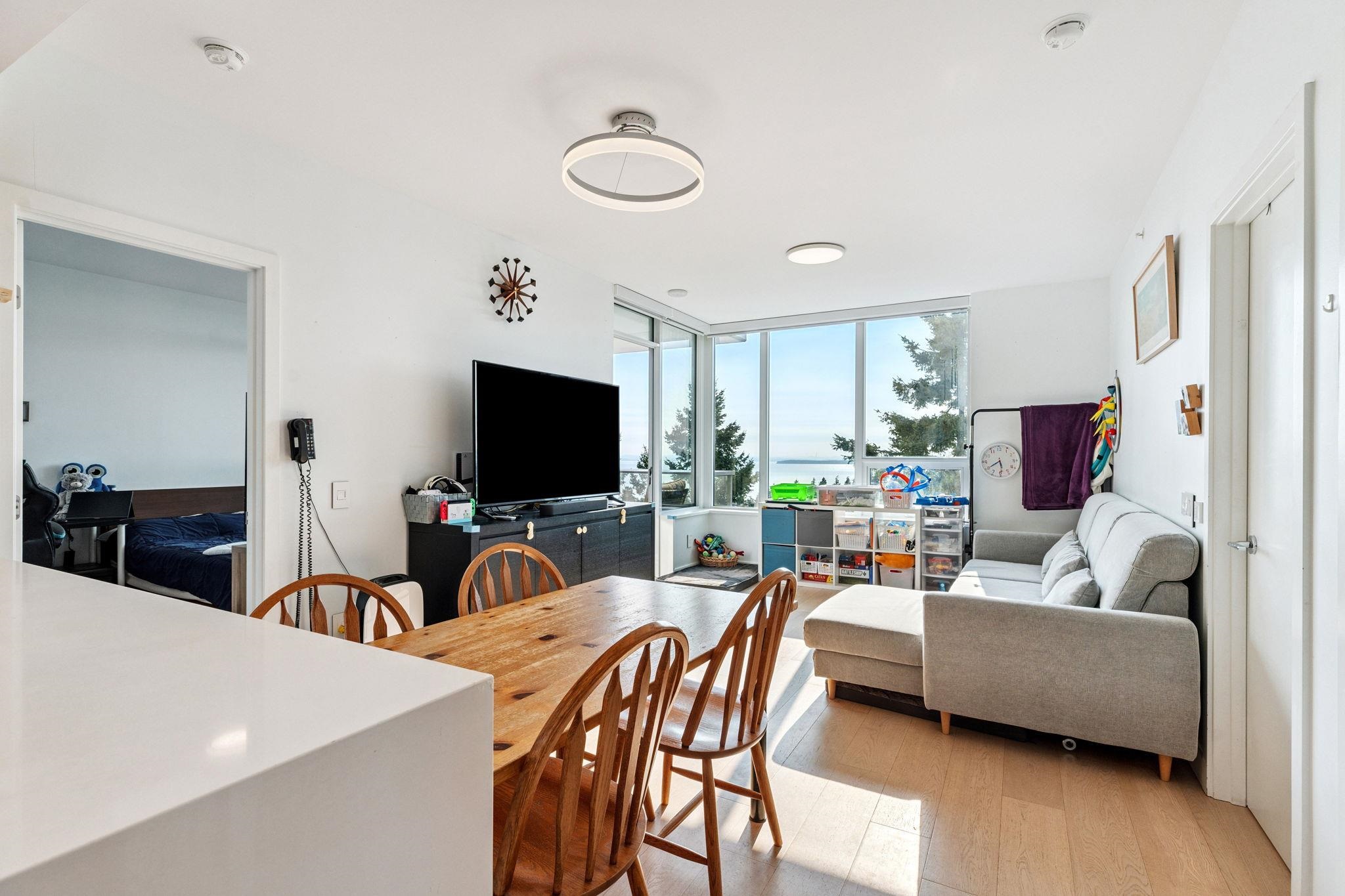 901 15165 THRIFT AVENUE Unit: 901