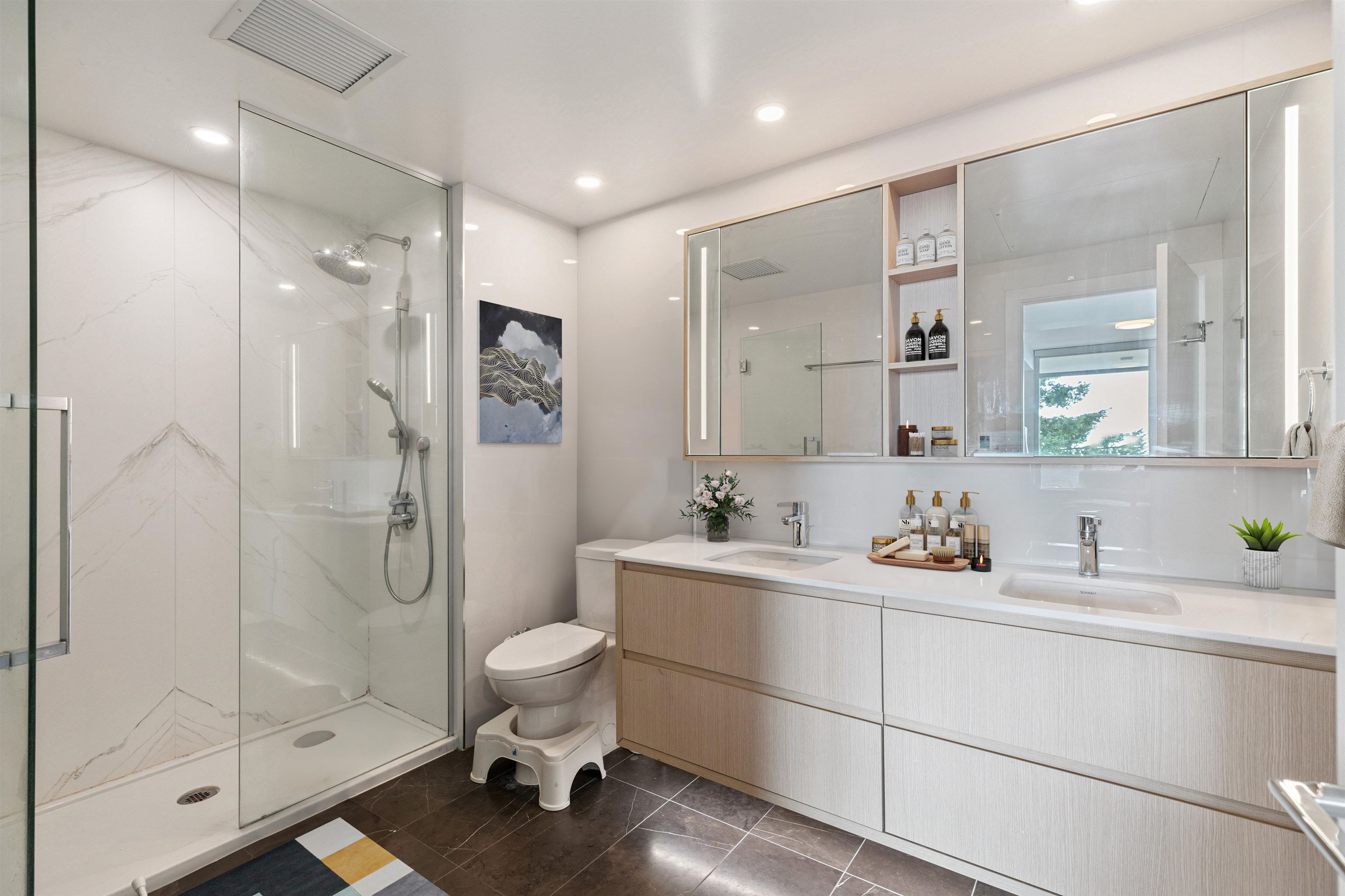 901 15165 THRIFT AVENUE Unit: 901