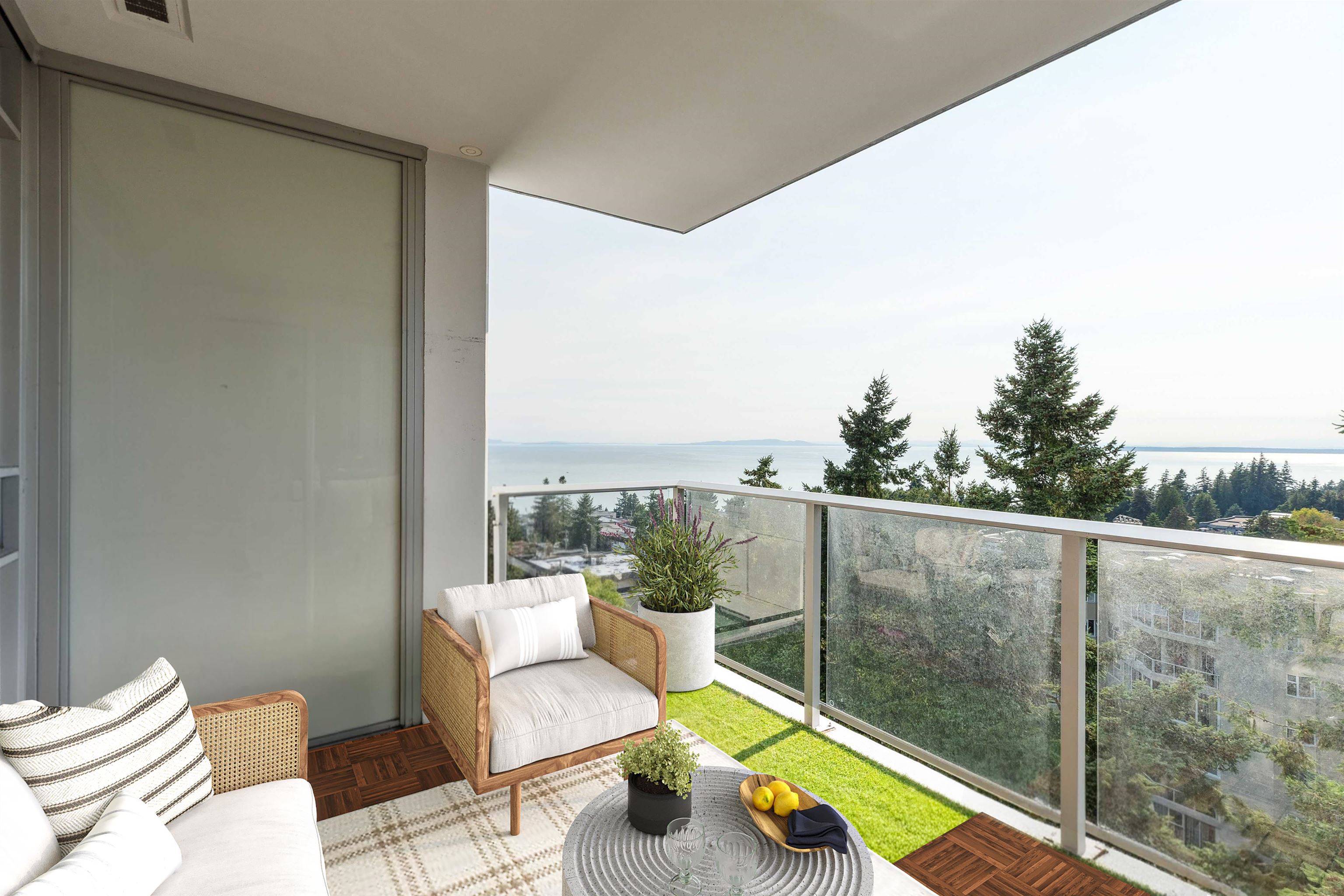 901 15165 THRIFT AVENUE Unit: 901