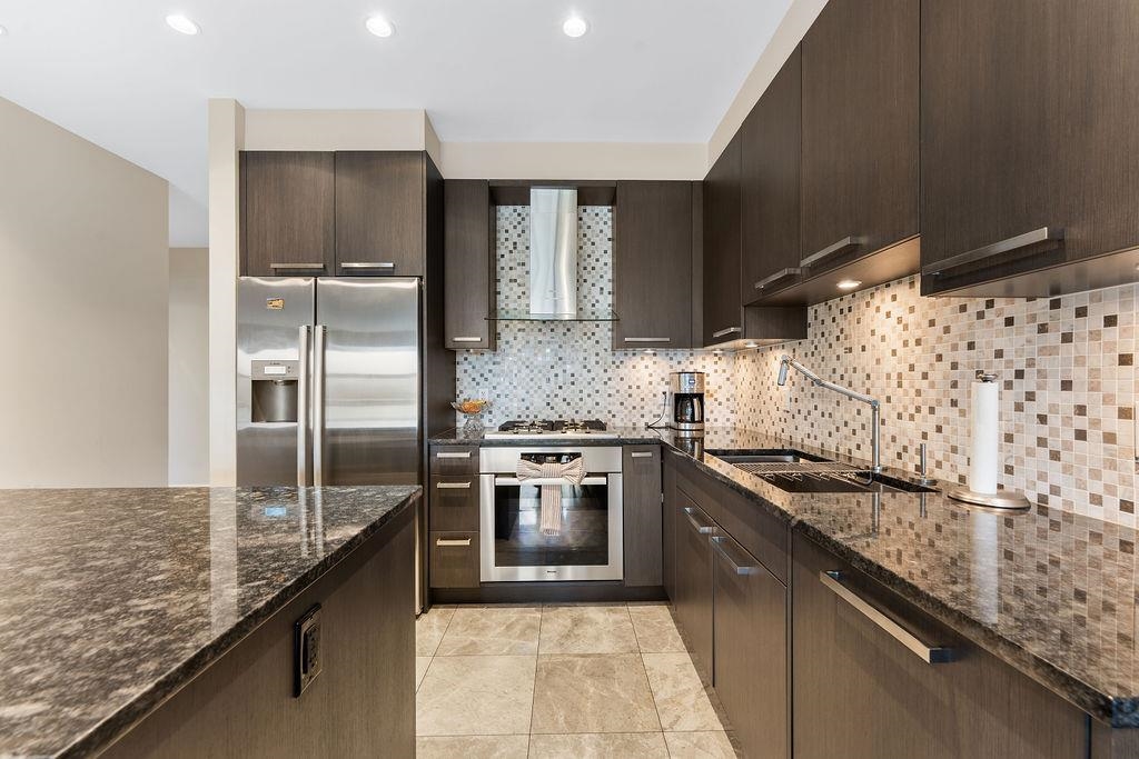 301 4570 HASTINGS STREET Unit: 301