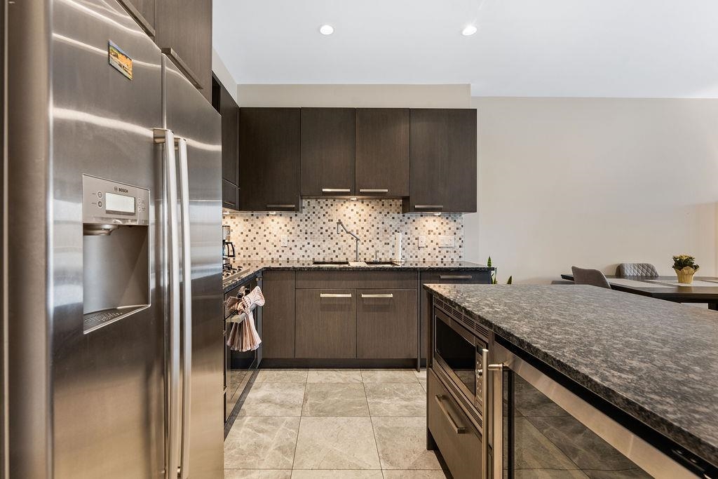 301 4570 HASTINGS STREET Unit: 301