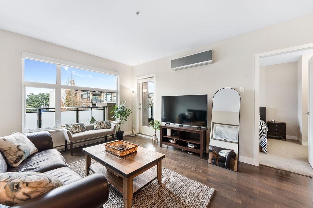 301 4570 HASTINGS STREET Unit: 301