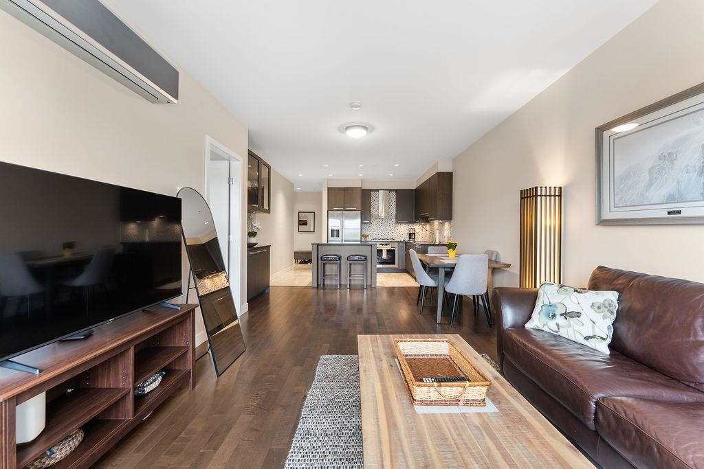 301 4570 HASTINGS STREET Unit: 301