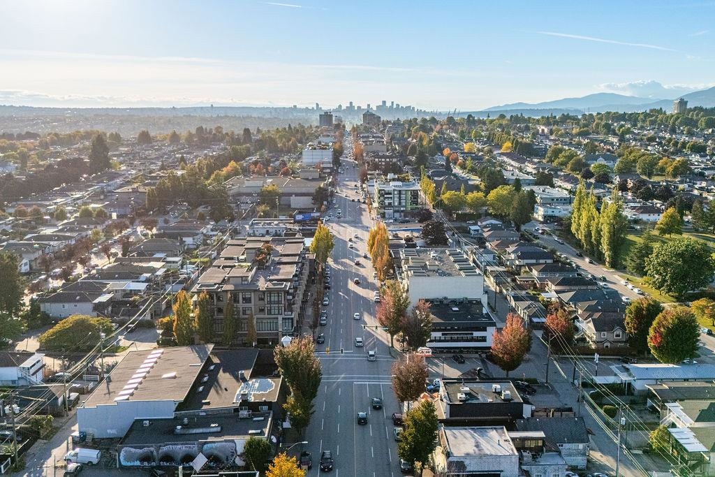 301 4570 HASTINGS STREET Unit: 301