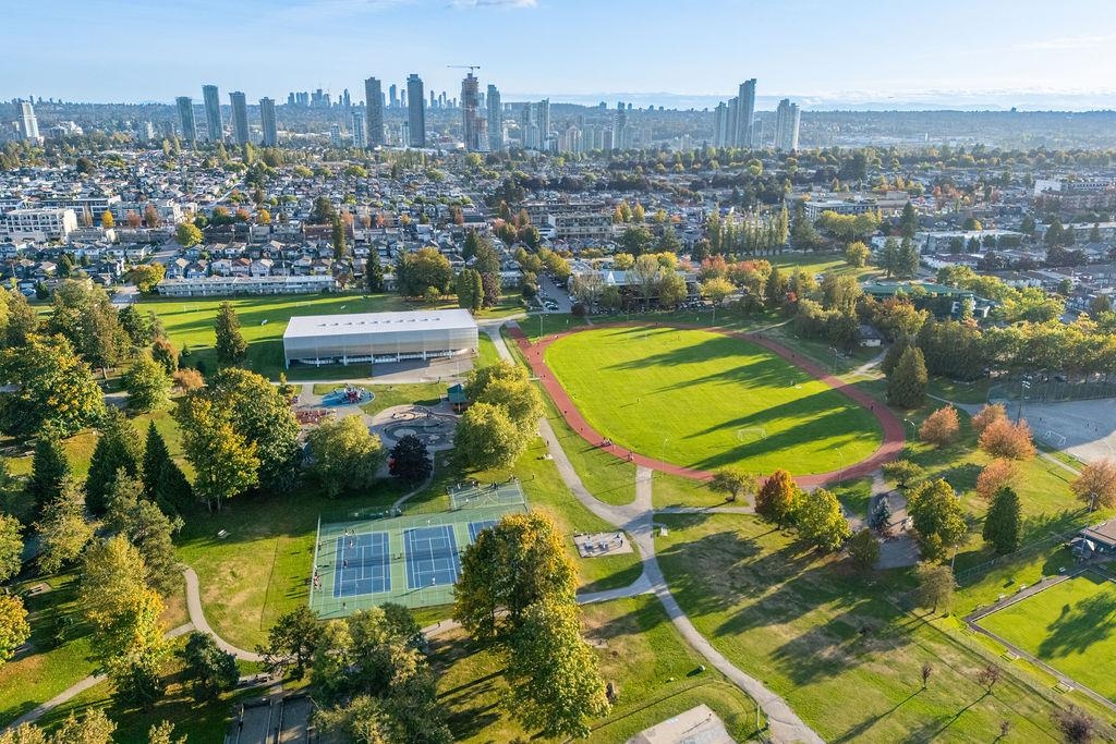 301 4570 HASTINGS STREET Unit: 301