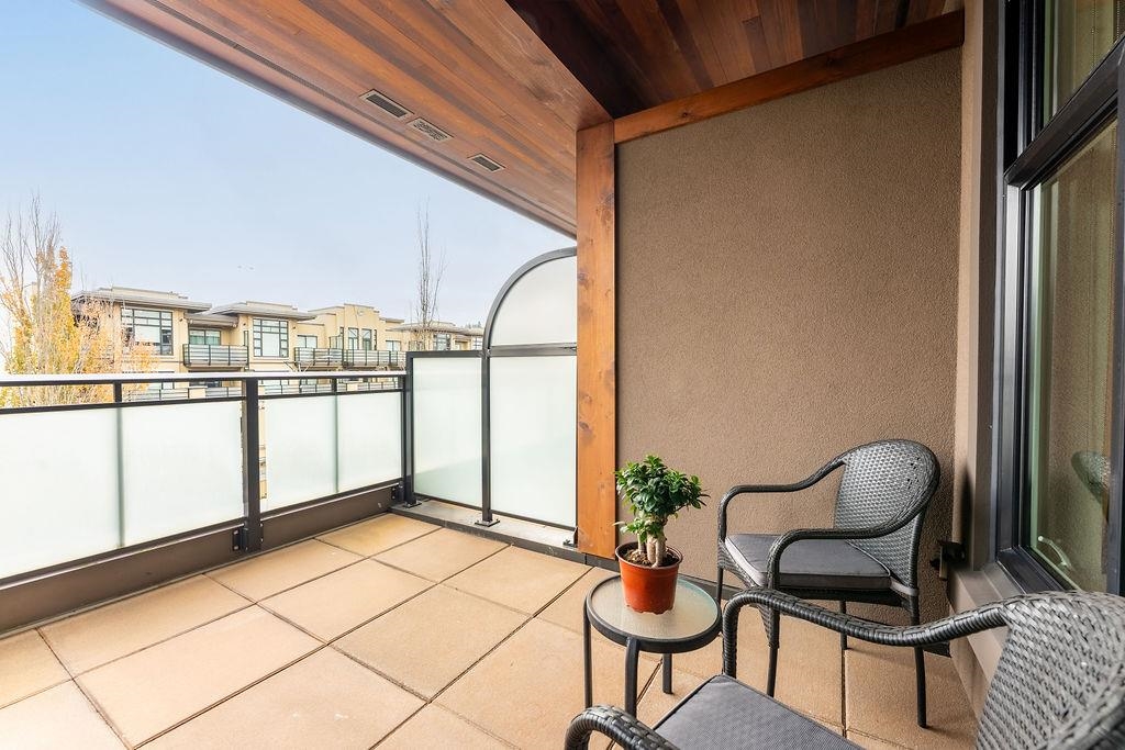 301 4570 HASTINGS STREET Unit: 301