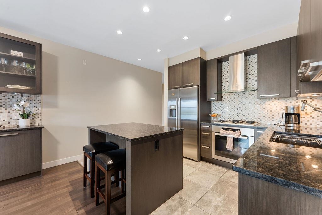 301 4570 HASTINGS STREET Unit: 301