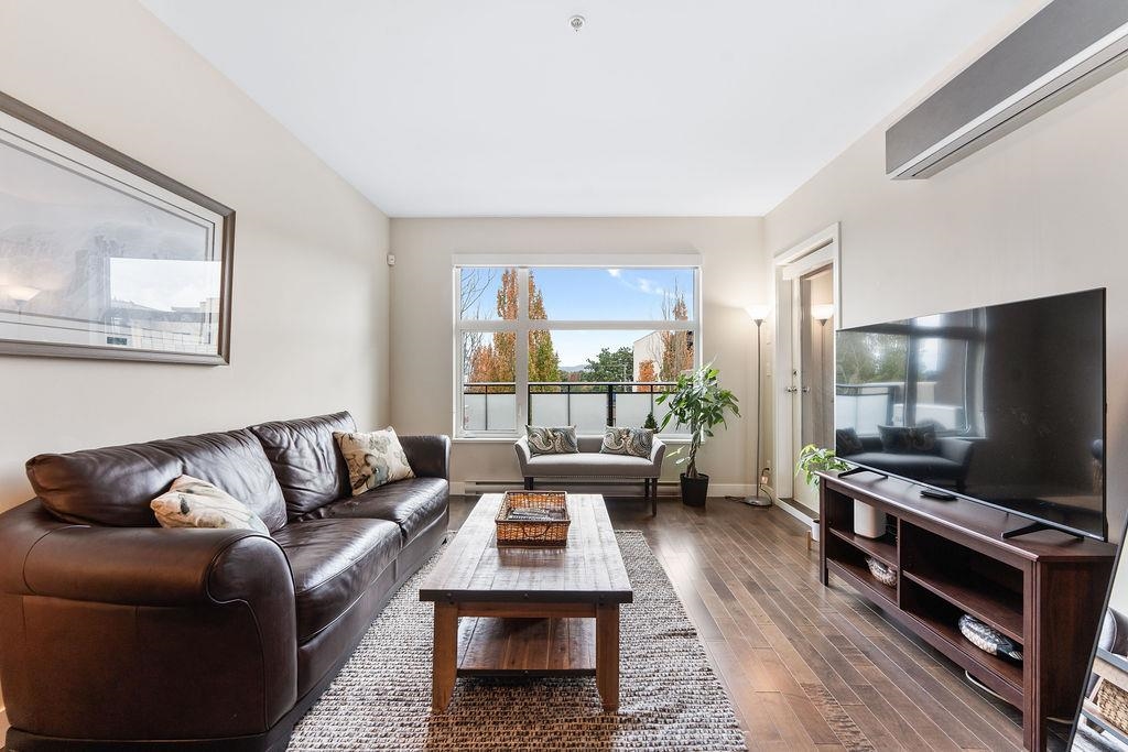 301 4570 HASTINGS STREET Unit: 301