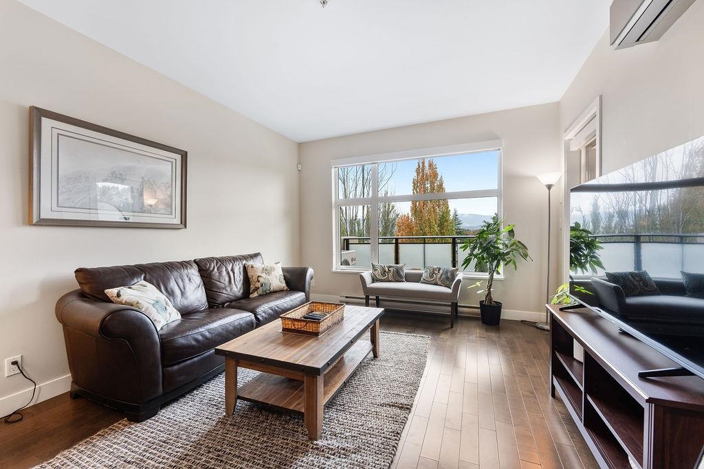 301 4570 HASTINGS STREET Unit: 301