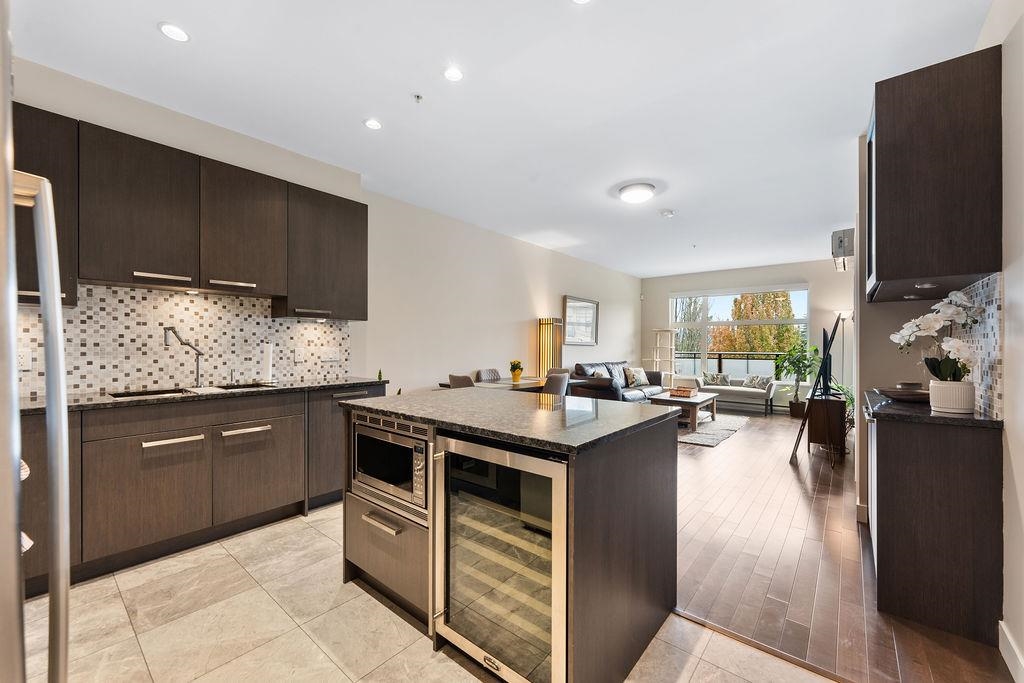 301 4570 HASTINGS STREET Unit: 301