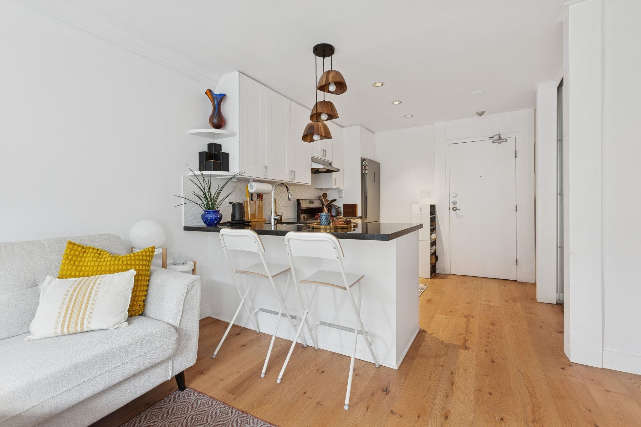 204 853 E 7TH AVENUE Unit: 204