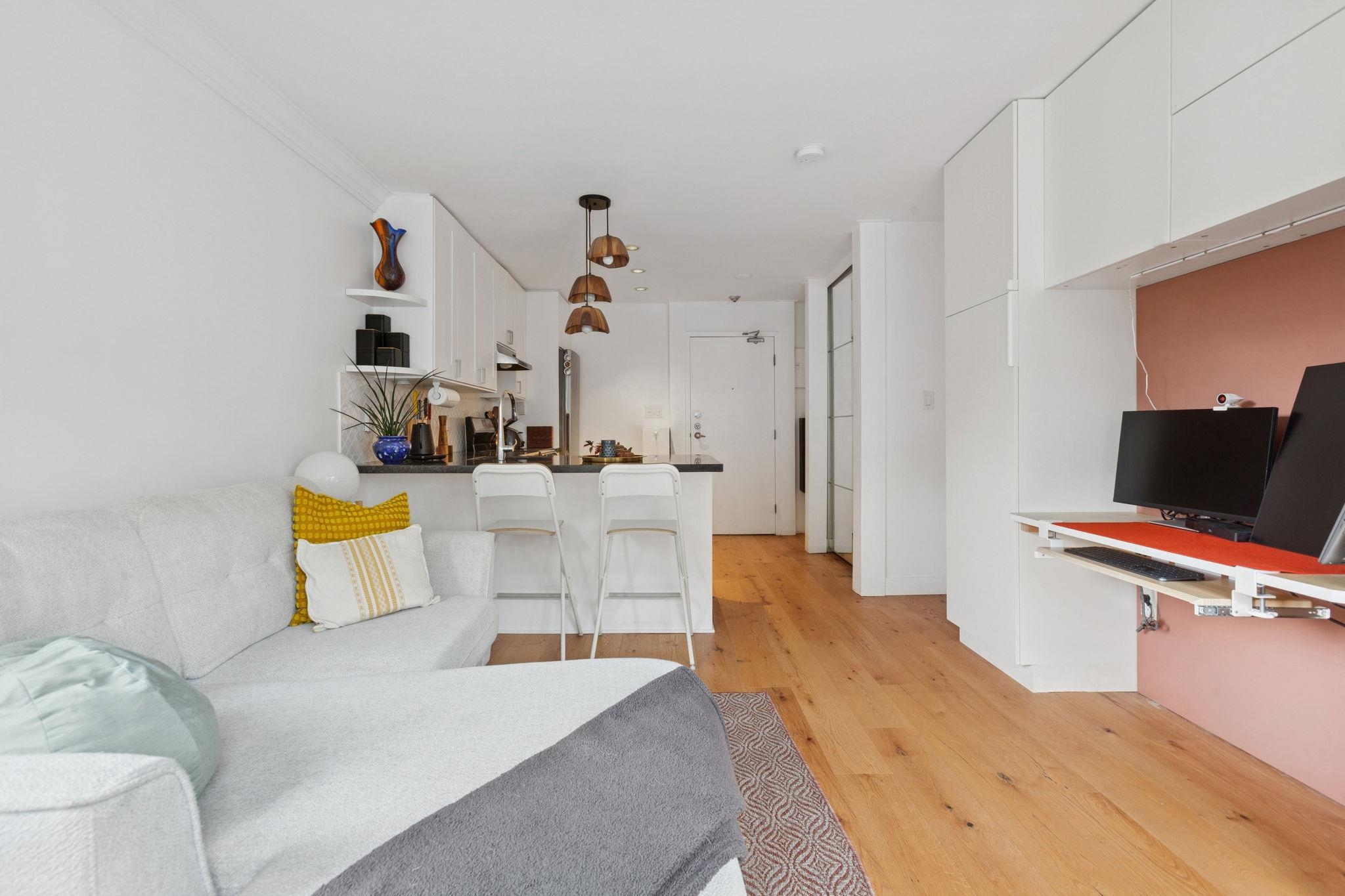 204 853 E 7TH AVENUE Unit: 204