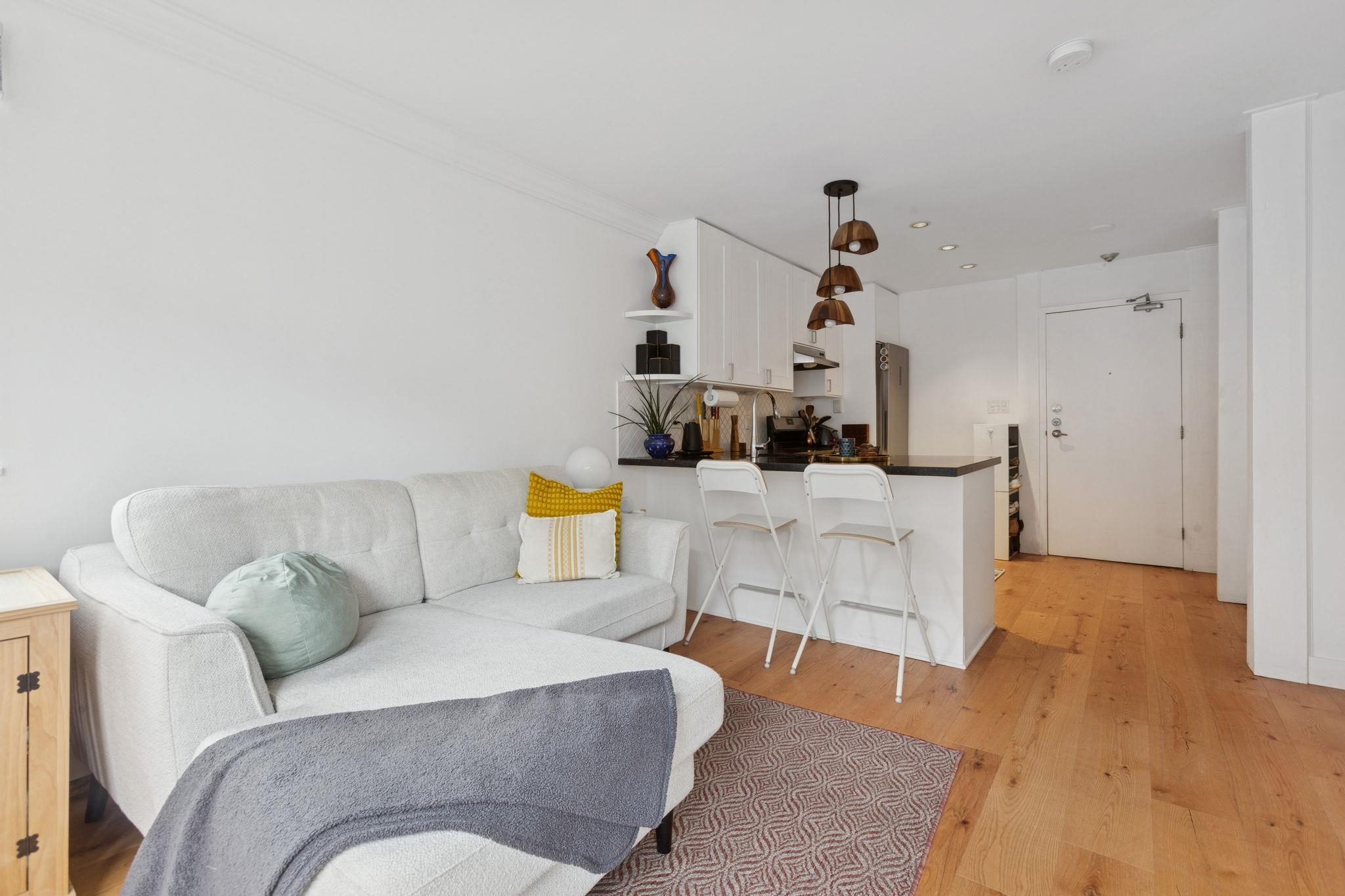 204 853 E 7TH AVENUE Unit: 204