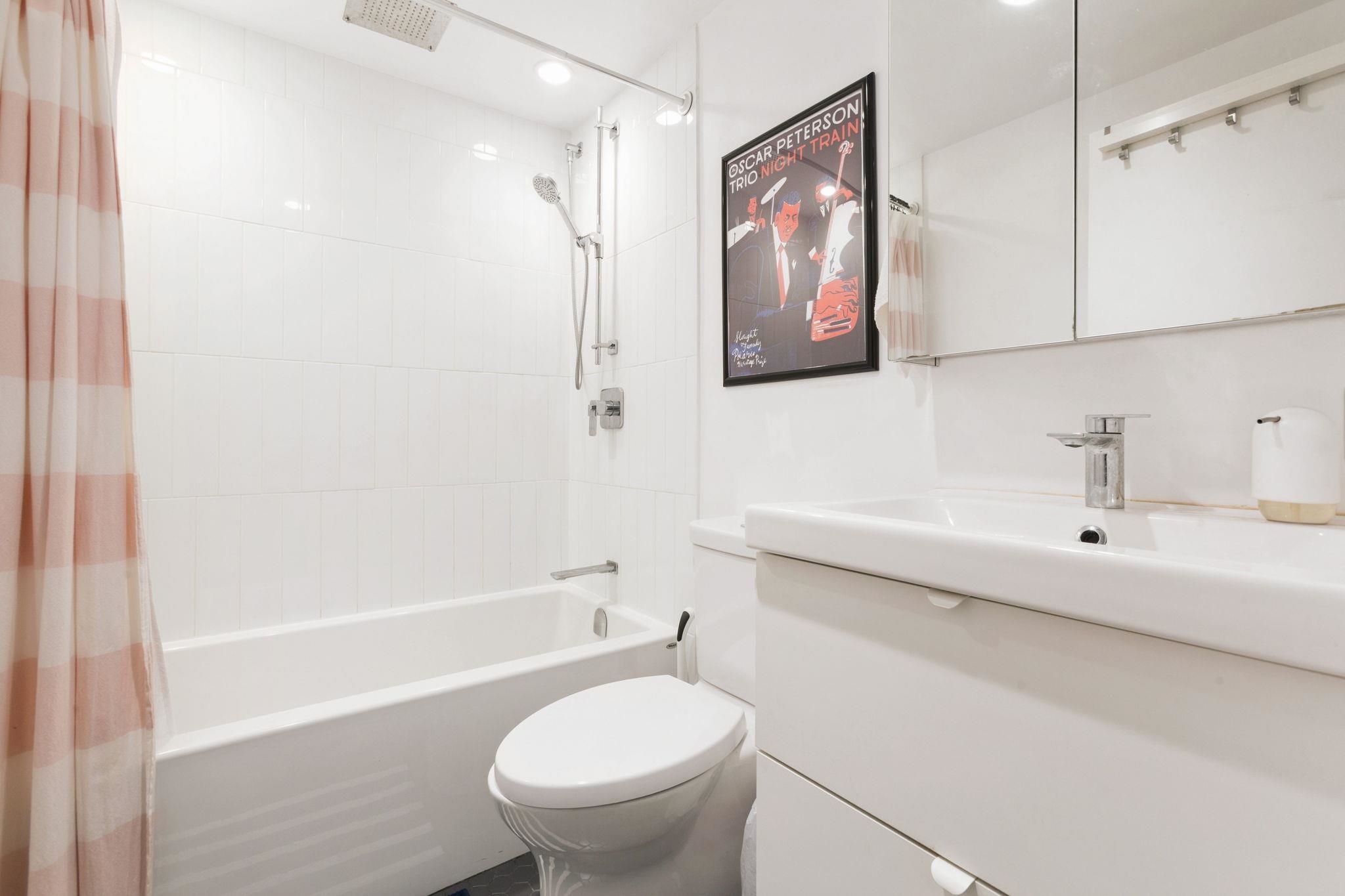 204 853 E 7TH AVENUE Unit: 204