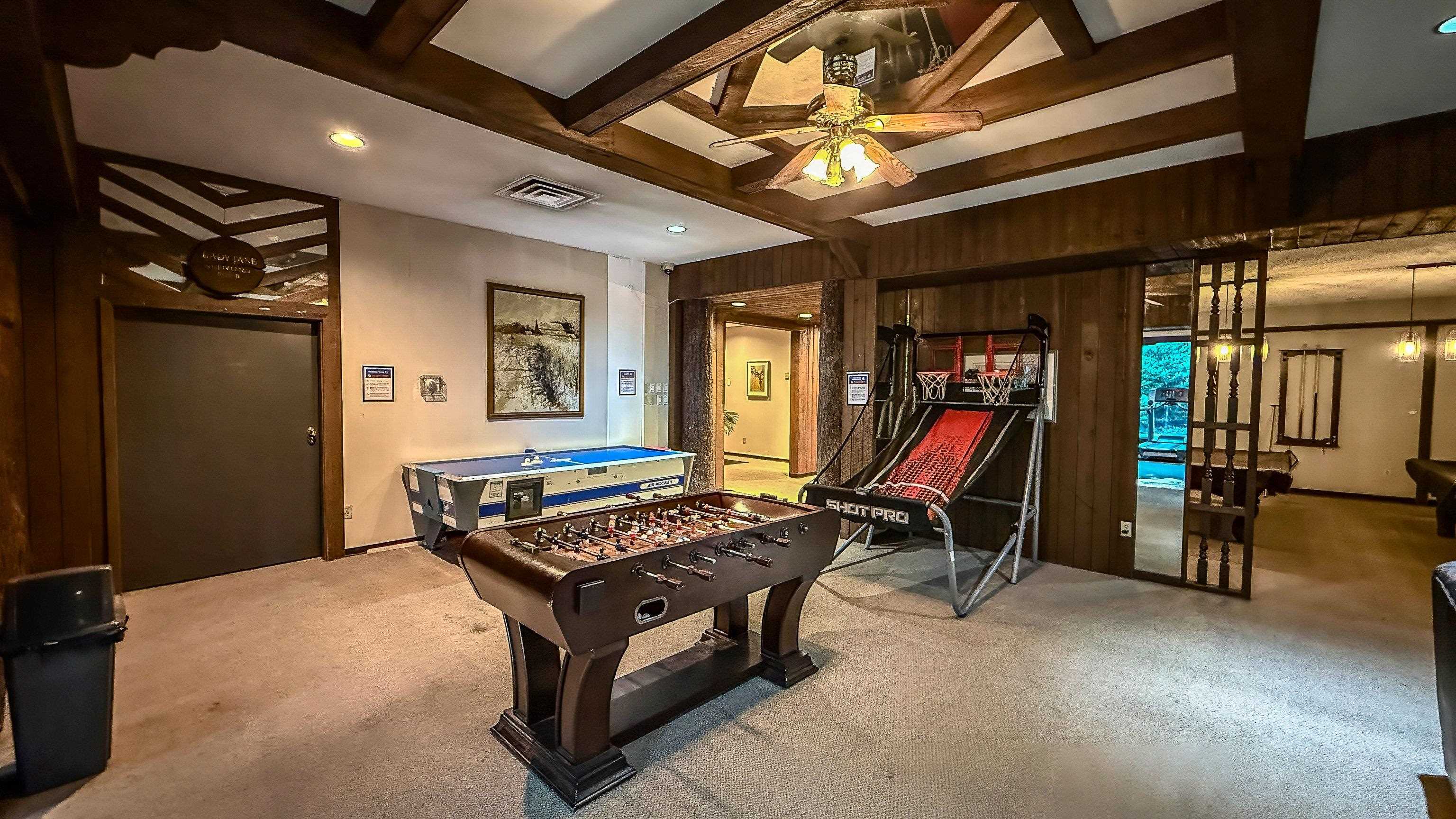 303 3737 BARTLETT COURT Unit: 303