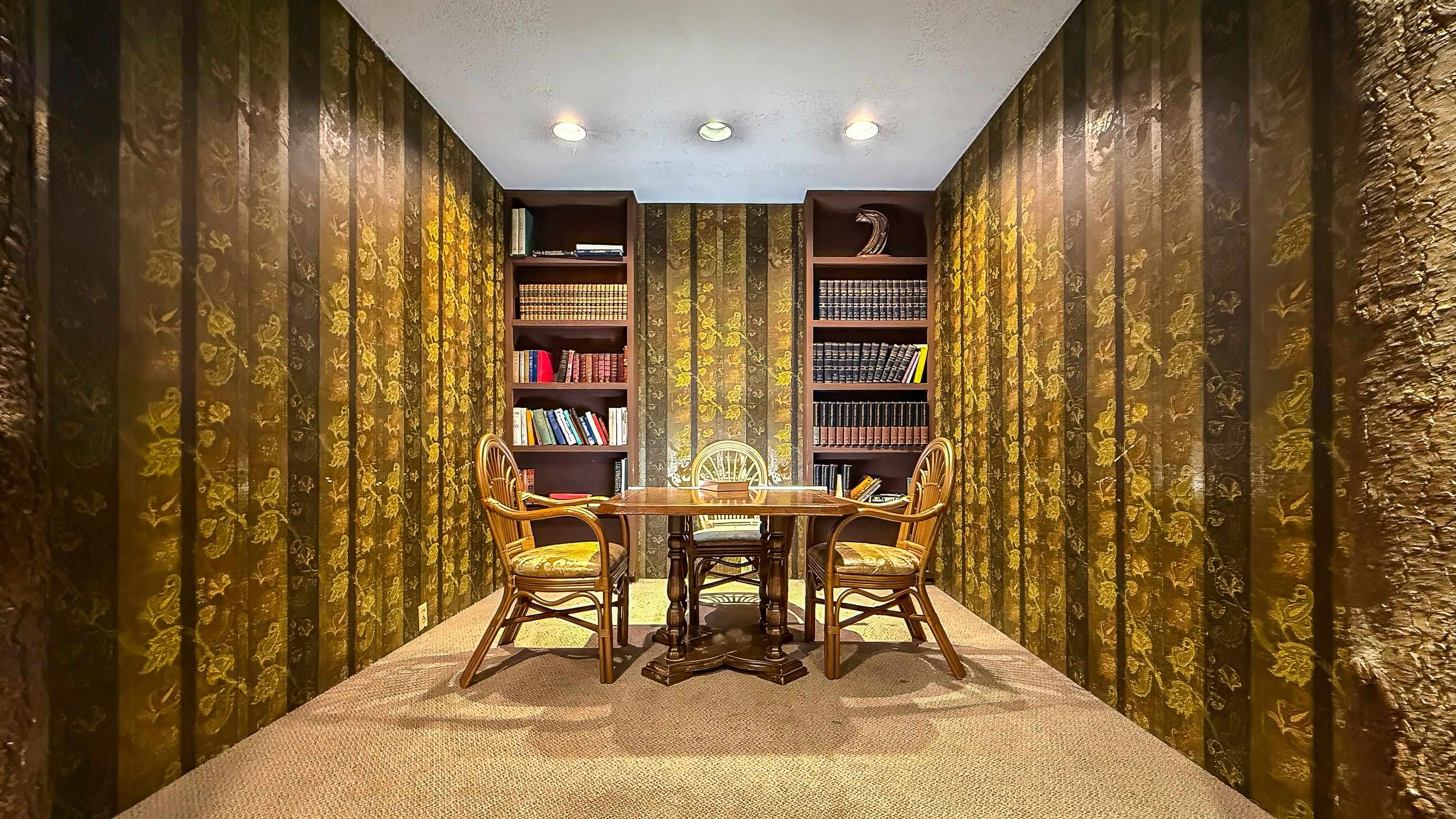 303 3737 BARTLETT COURT Unit: 303