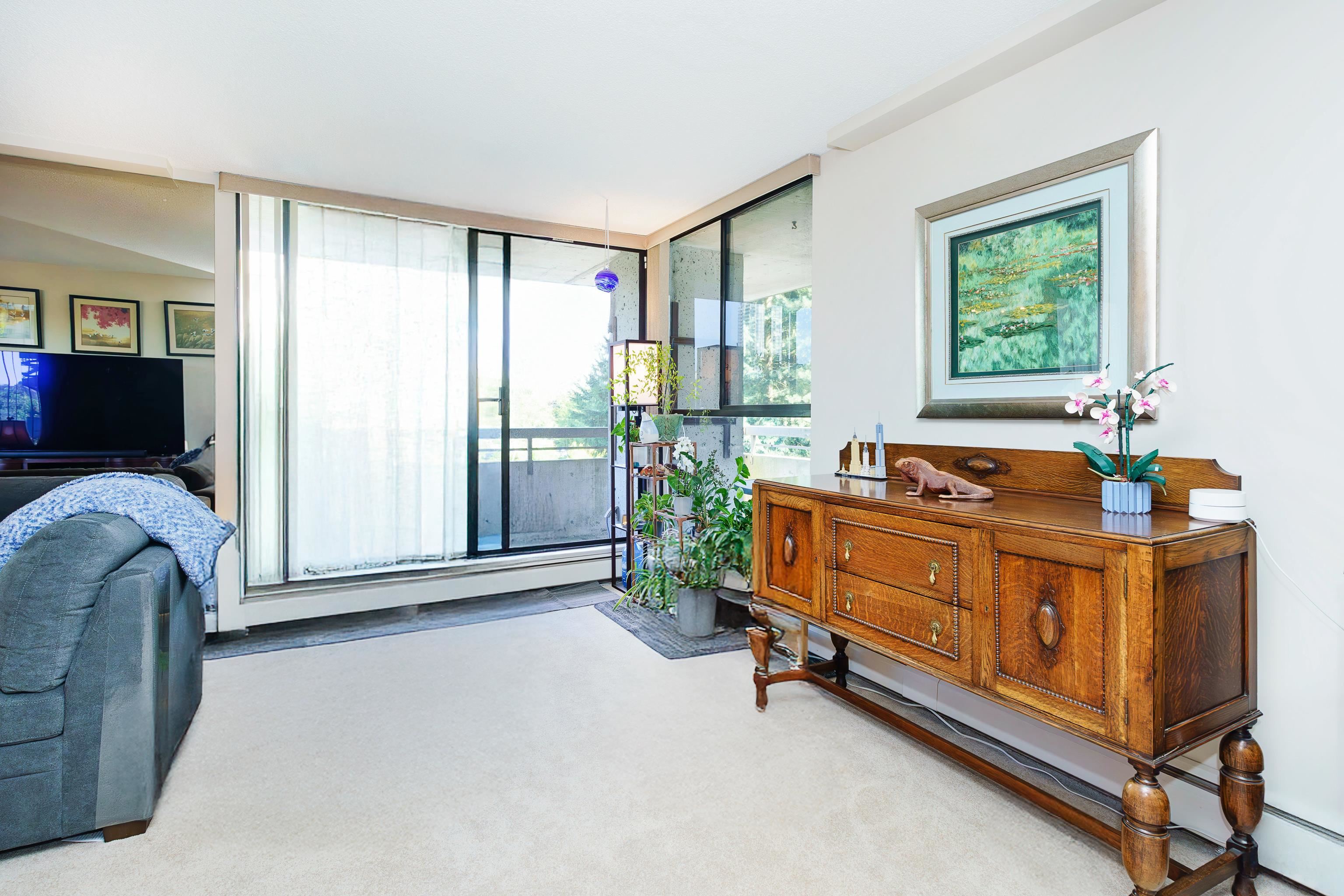 303 3737 BARTLETT COURT Unit: 303