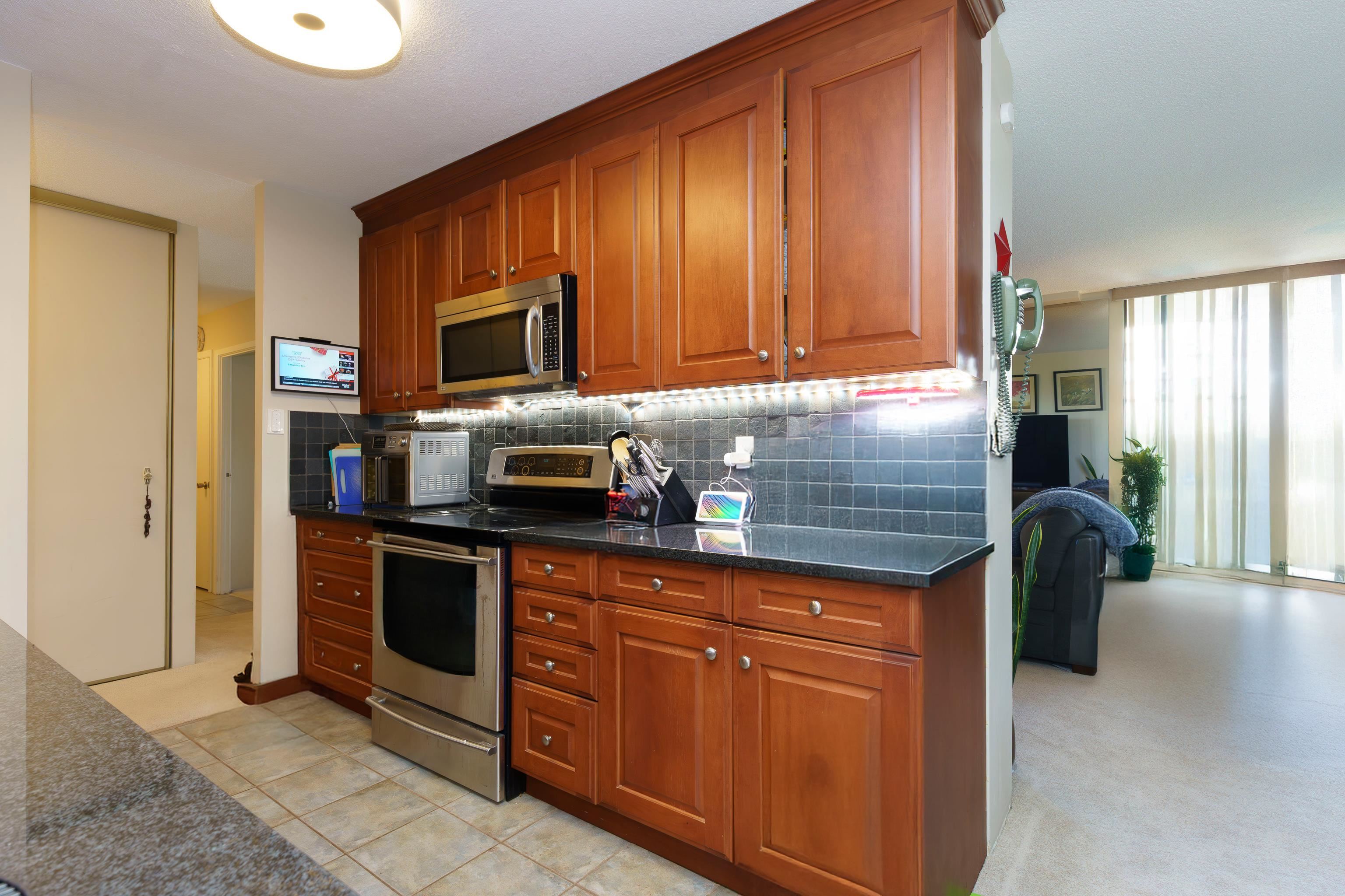 303 3737 BARTLETT COURT Unit: 303