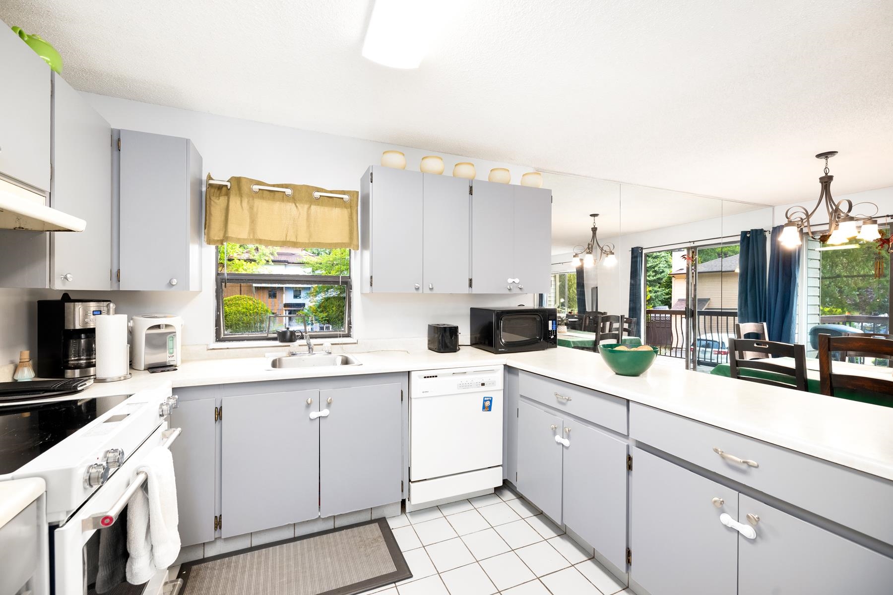 201 7064 133B STREET Unit: 201