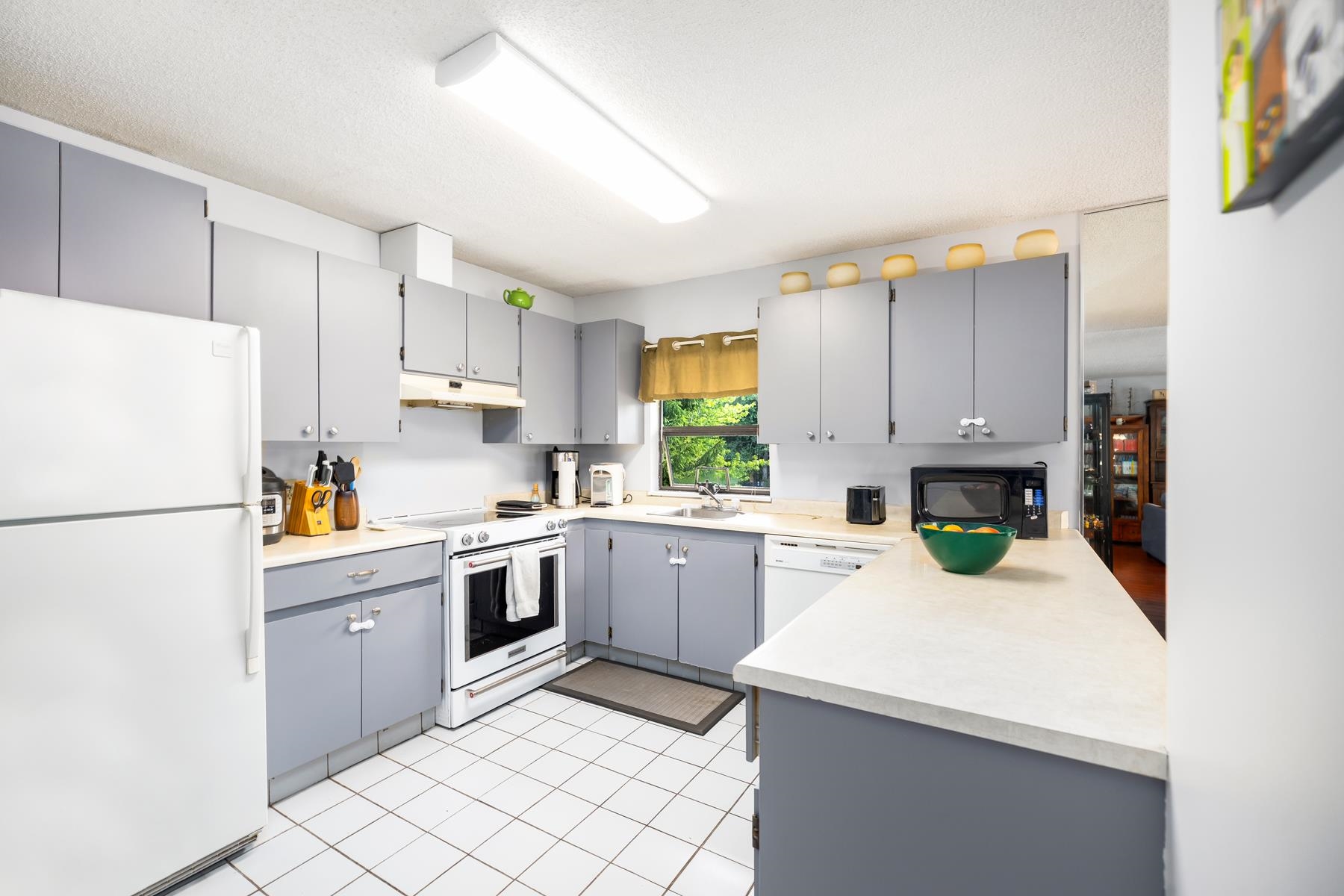 201 7064 133B STREET Unit: 201