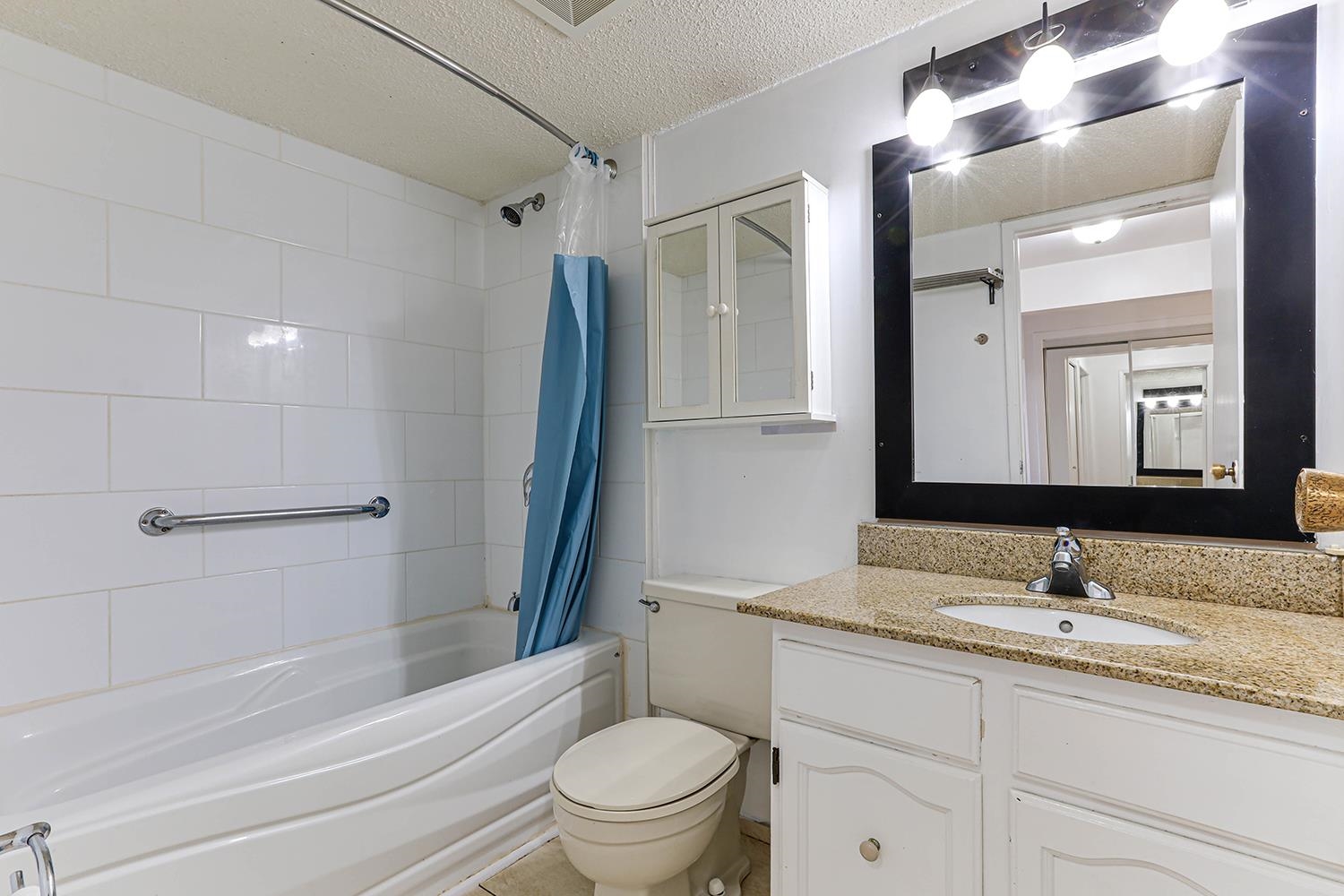 205 7831 NO. 1 ROAD Unit: 205