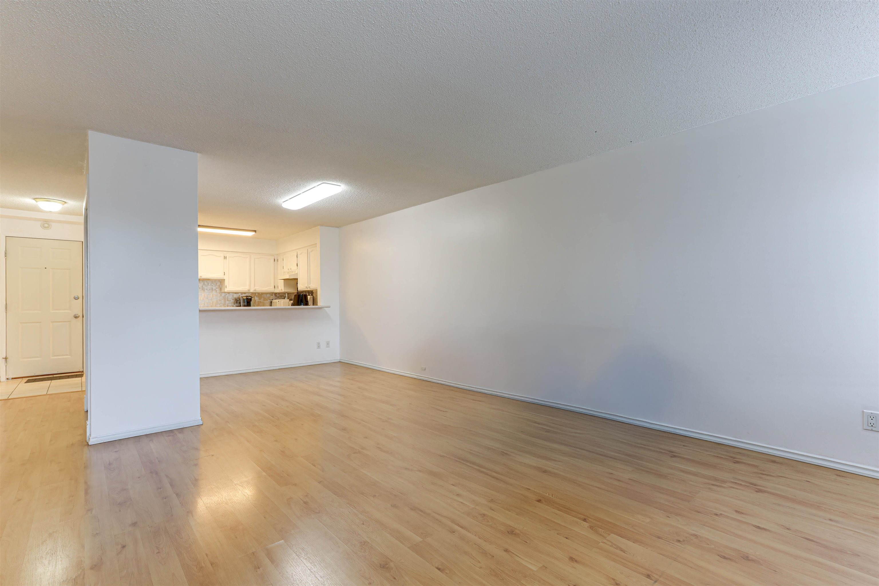 205 7831 NO. 1 ROAD Unit: 205