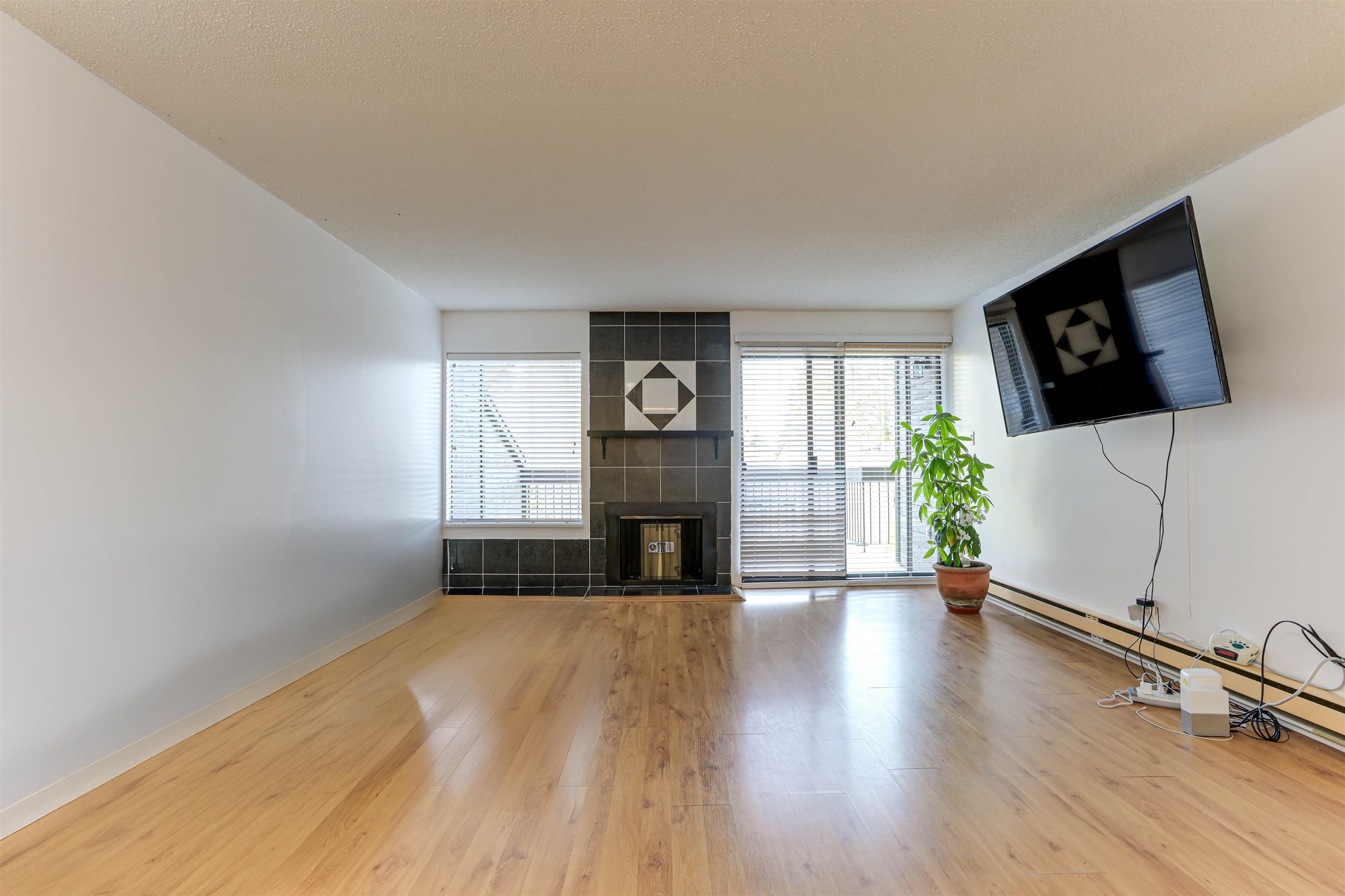 205 7831 NO. 1 ROAD Unit: 205