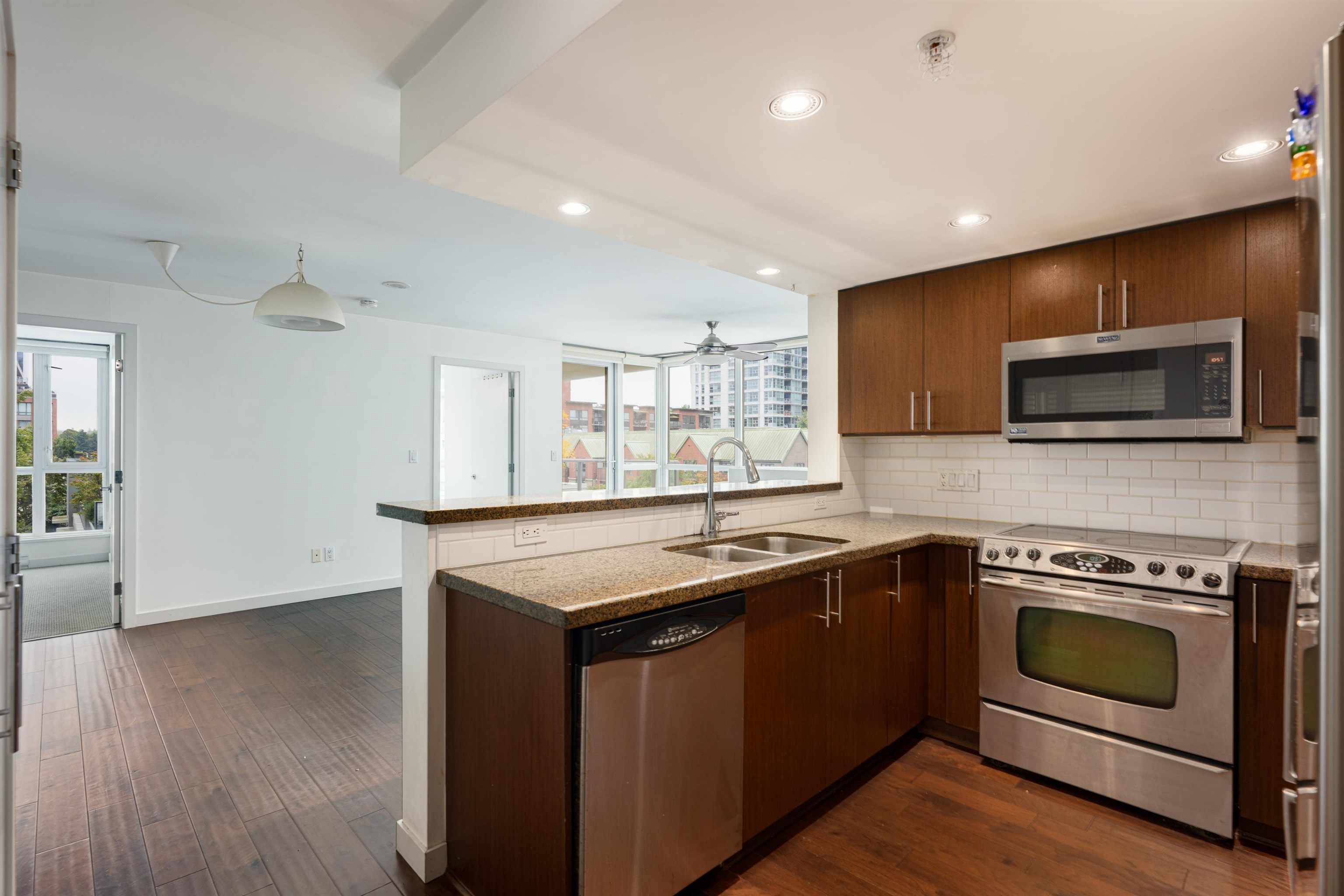 503 125 MILROSS AVENUE Unit: 503