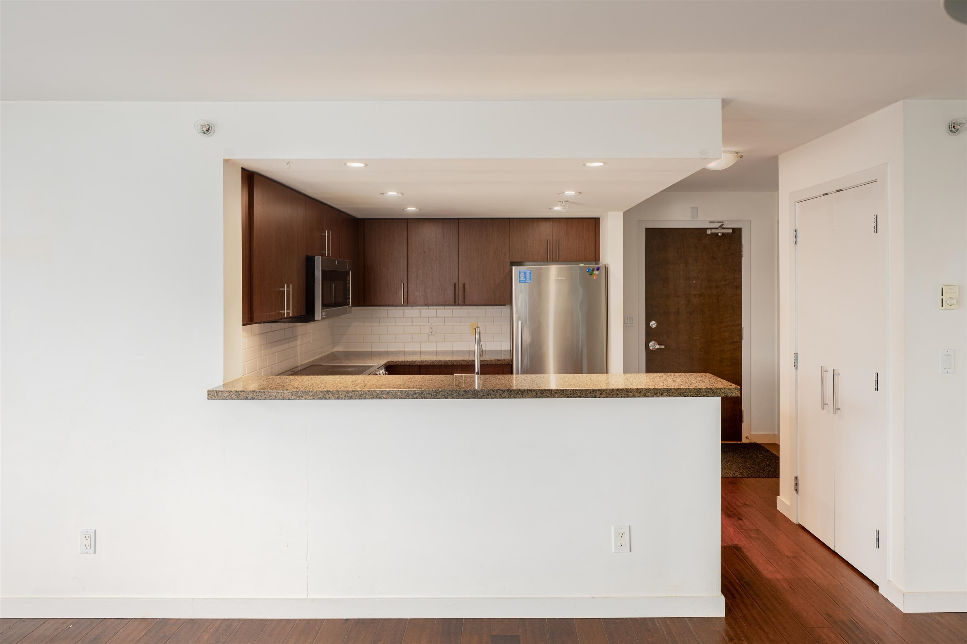 503 125 MILROSS AVENUE Unit: 503