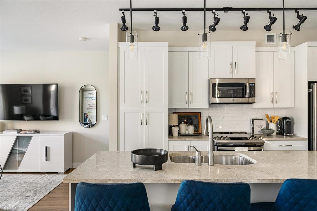 A623 8233 208 B STREET Unit: A623