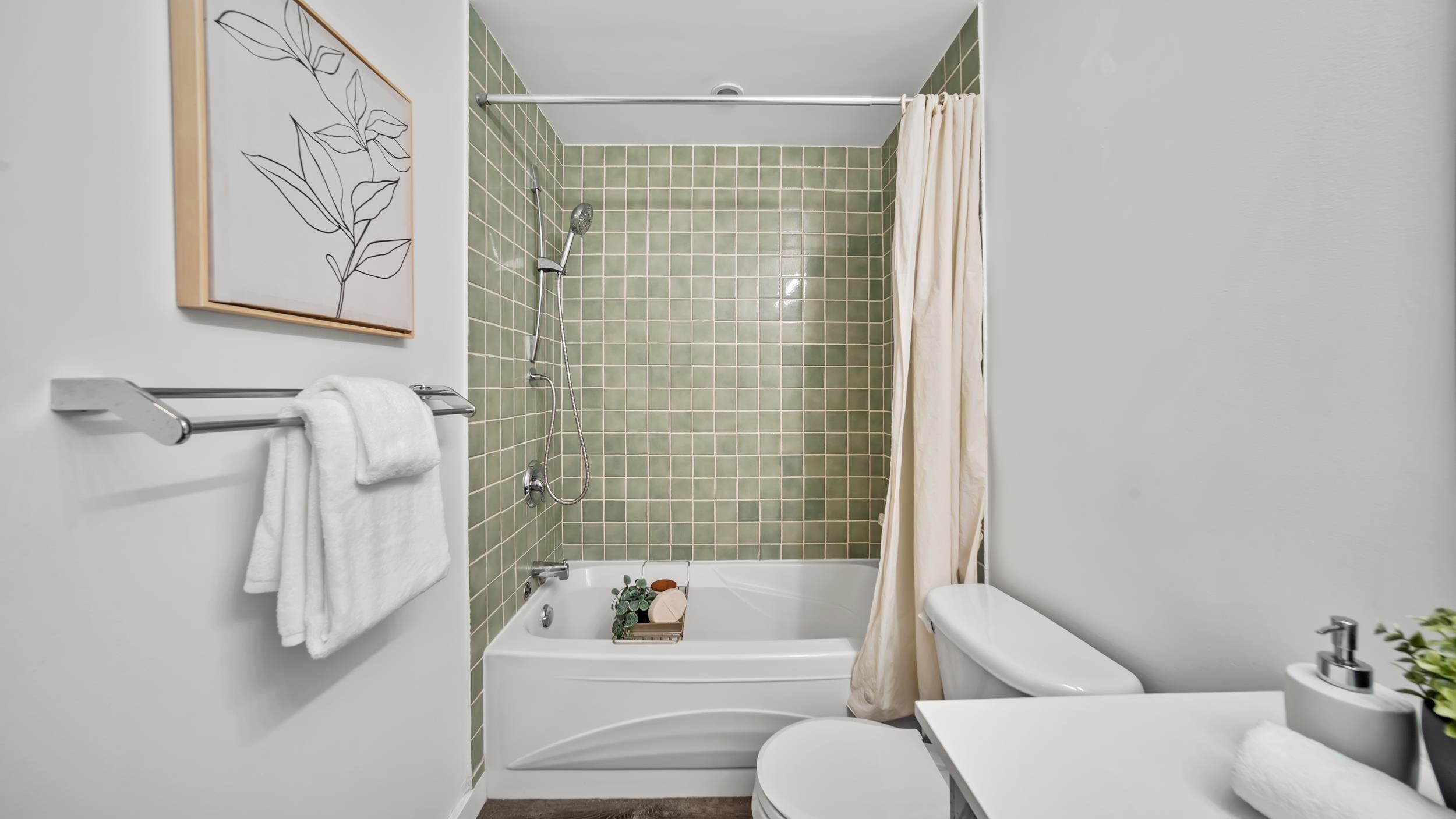 17 1345 W 4TH AVENUE Unit: 17