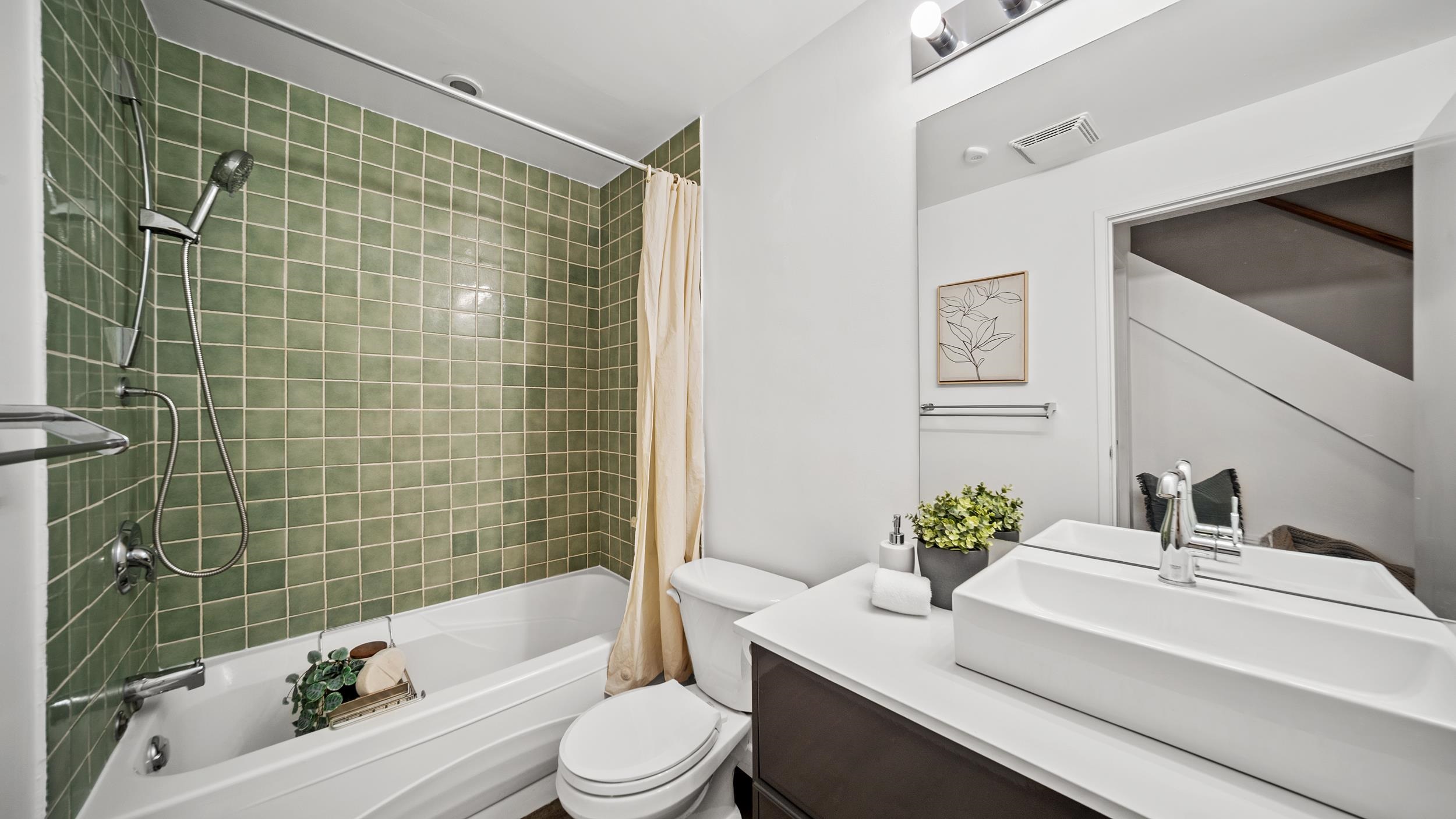 17 1345 W 4TH AVENUE Unit: 17