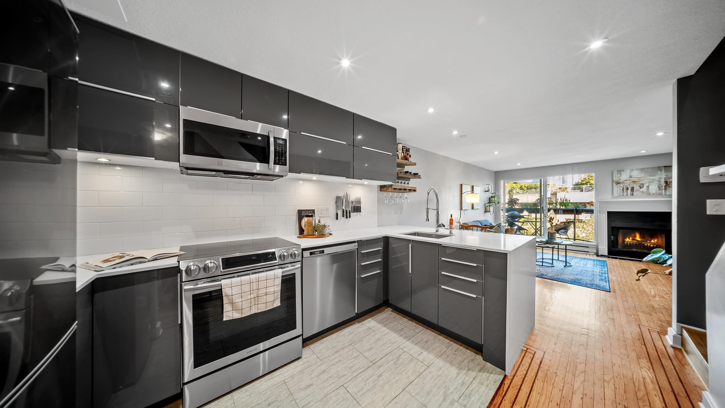 17 1345 W 4TH AVENUE Unit: 17