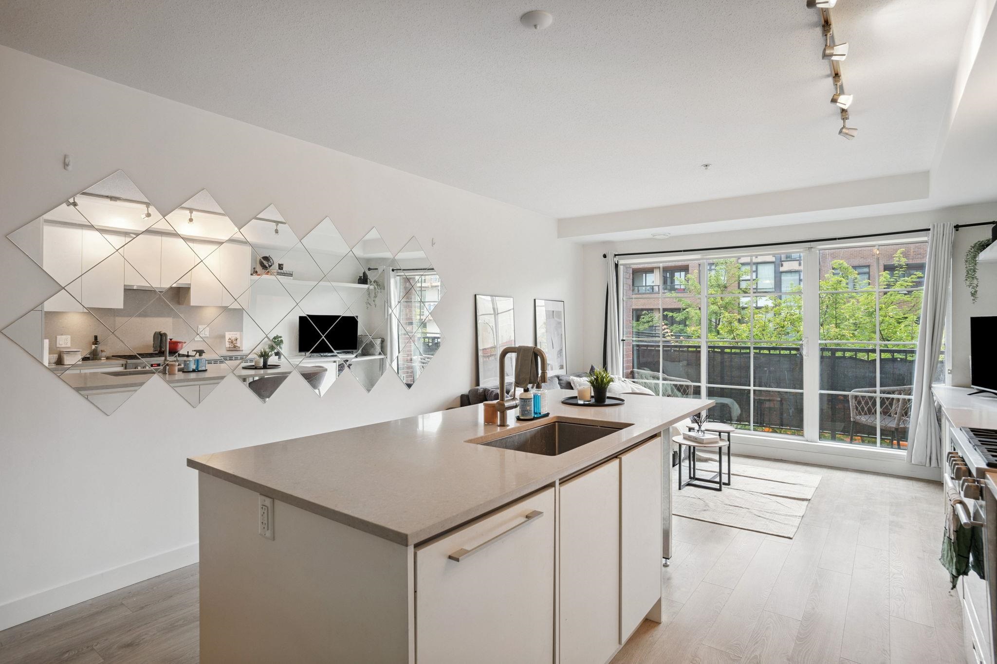 205 2141 E HASTINGS STREET Unit: 205